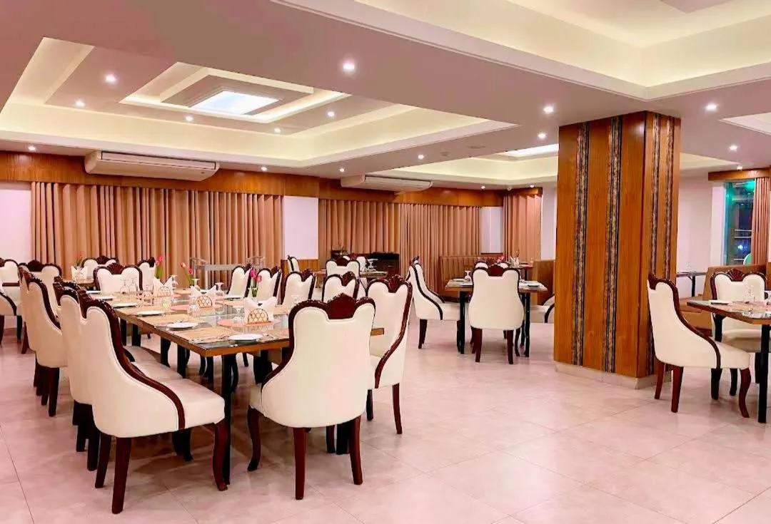 Restaurant/places to eat in Hotel Elite Palace