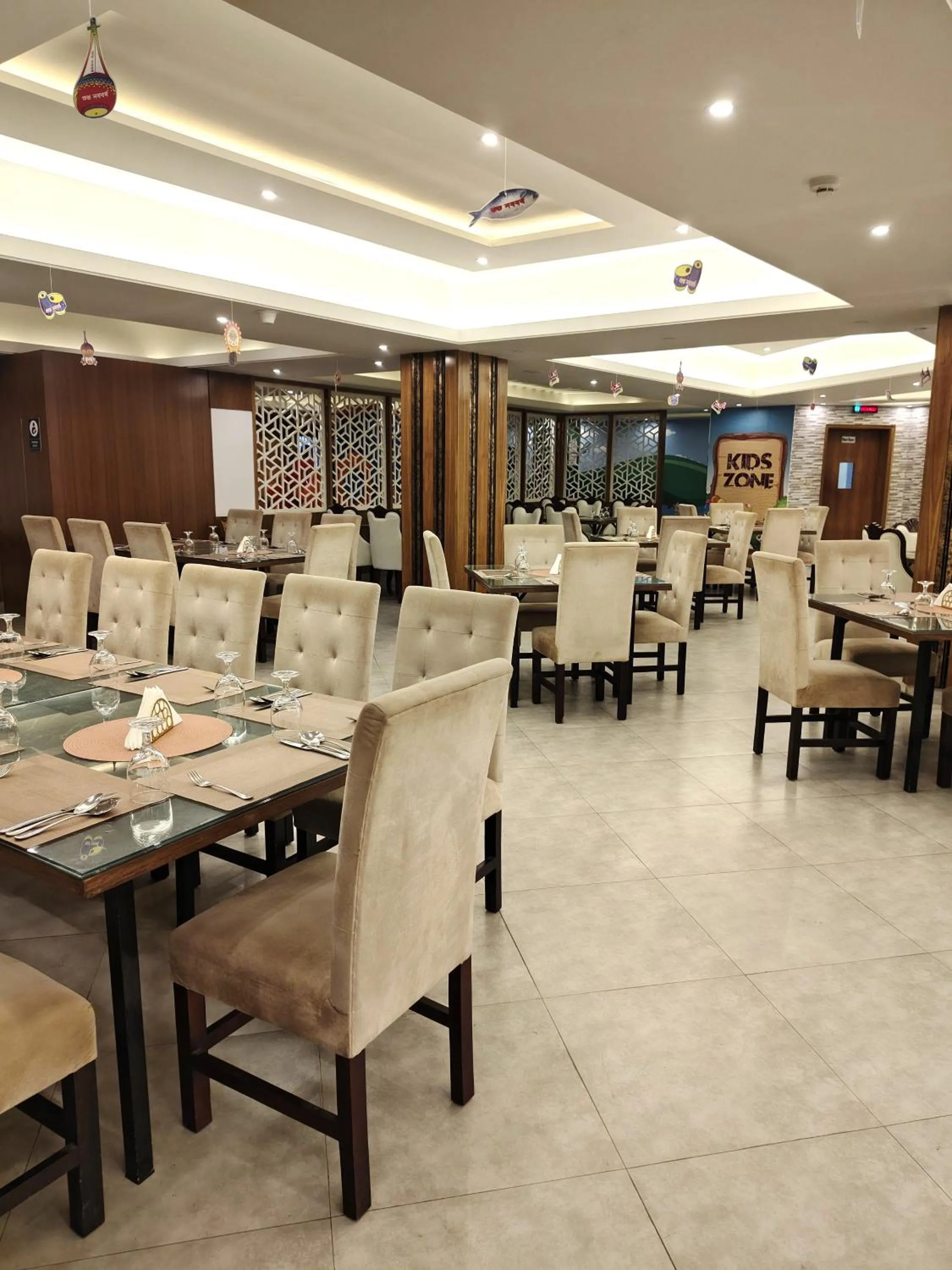 Restaurant/places to eat in Hotel Elite Palace