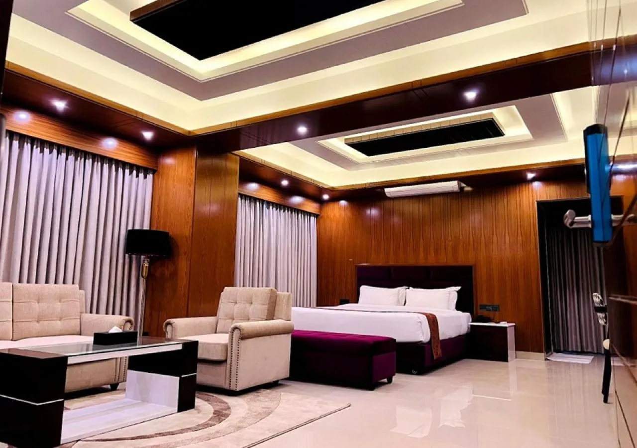 Seating area, Bed in Hotel Elite Palace