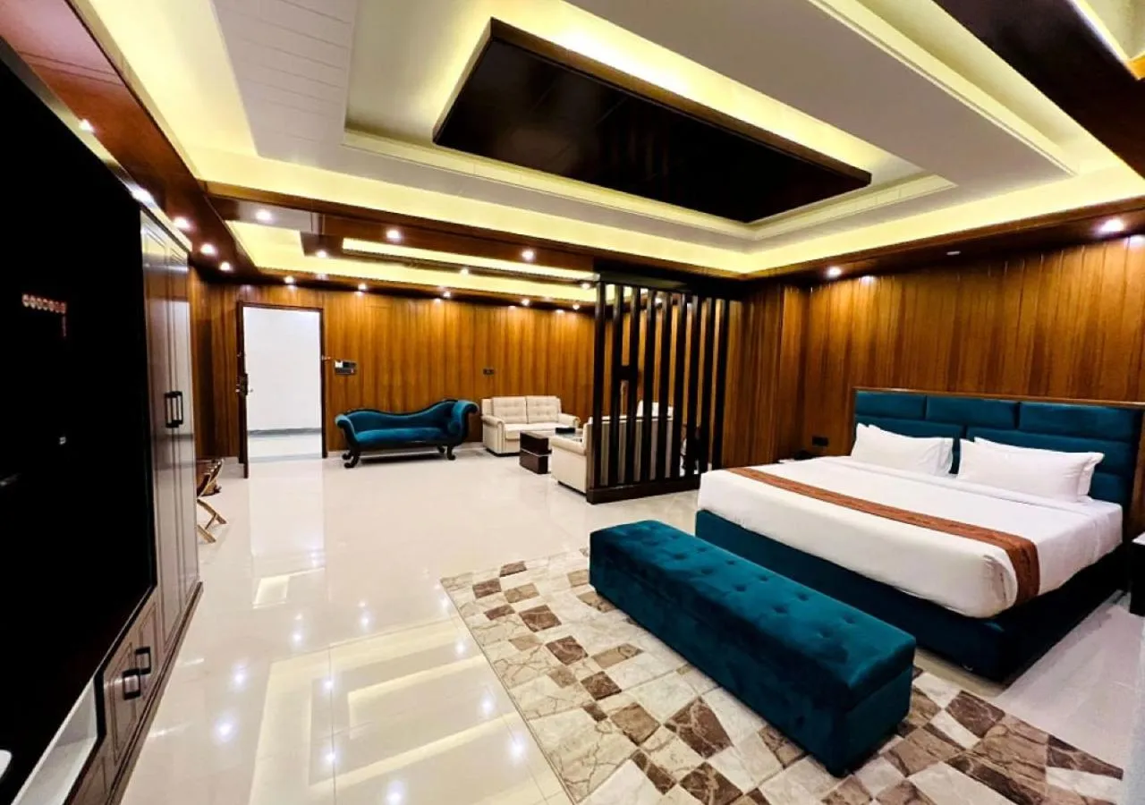 Living room, Bed in Hotel Elite Palace