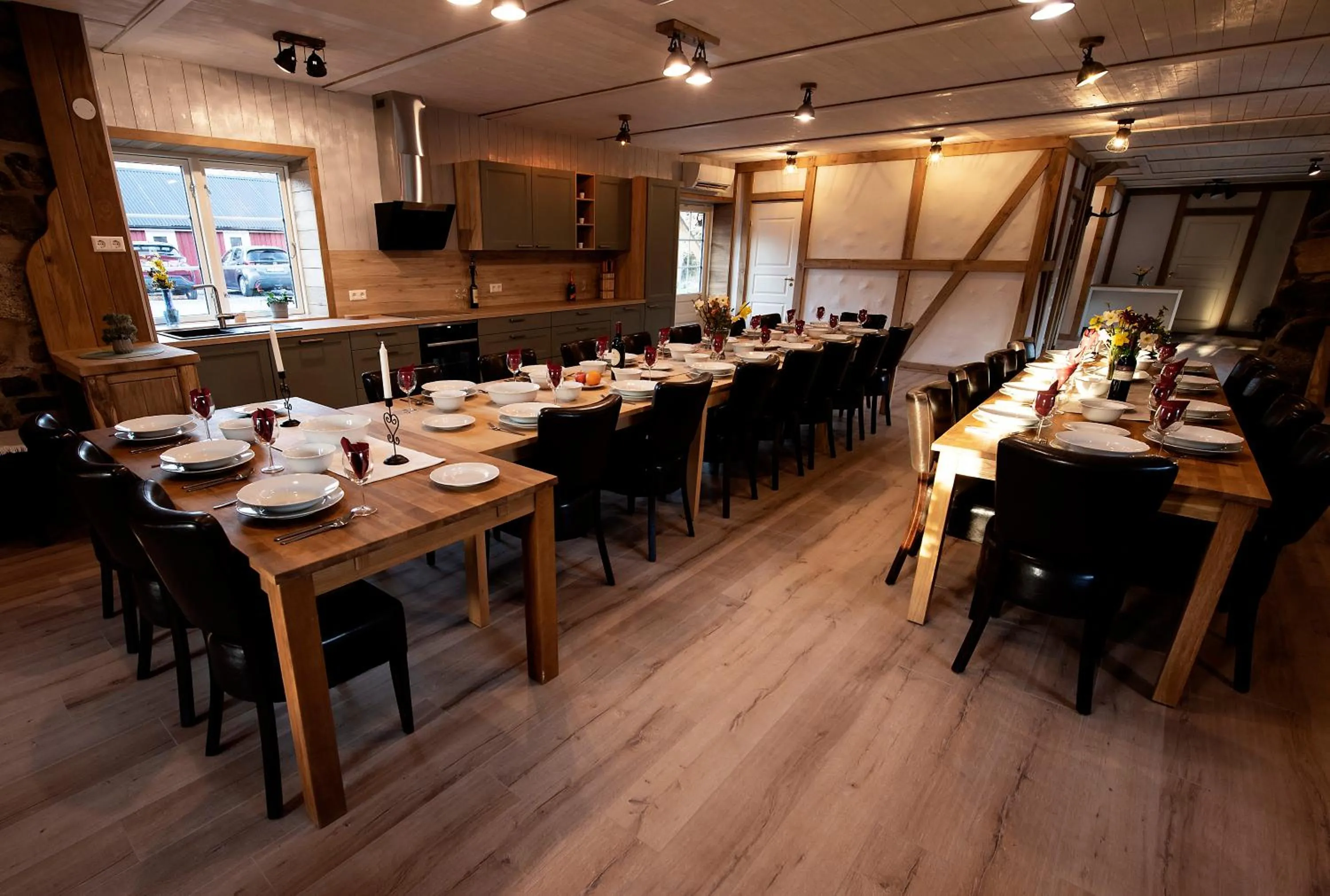 Restaurant/places to eat in Exclusive House