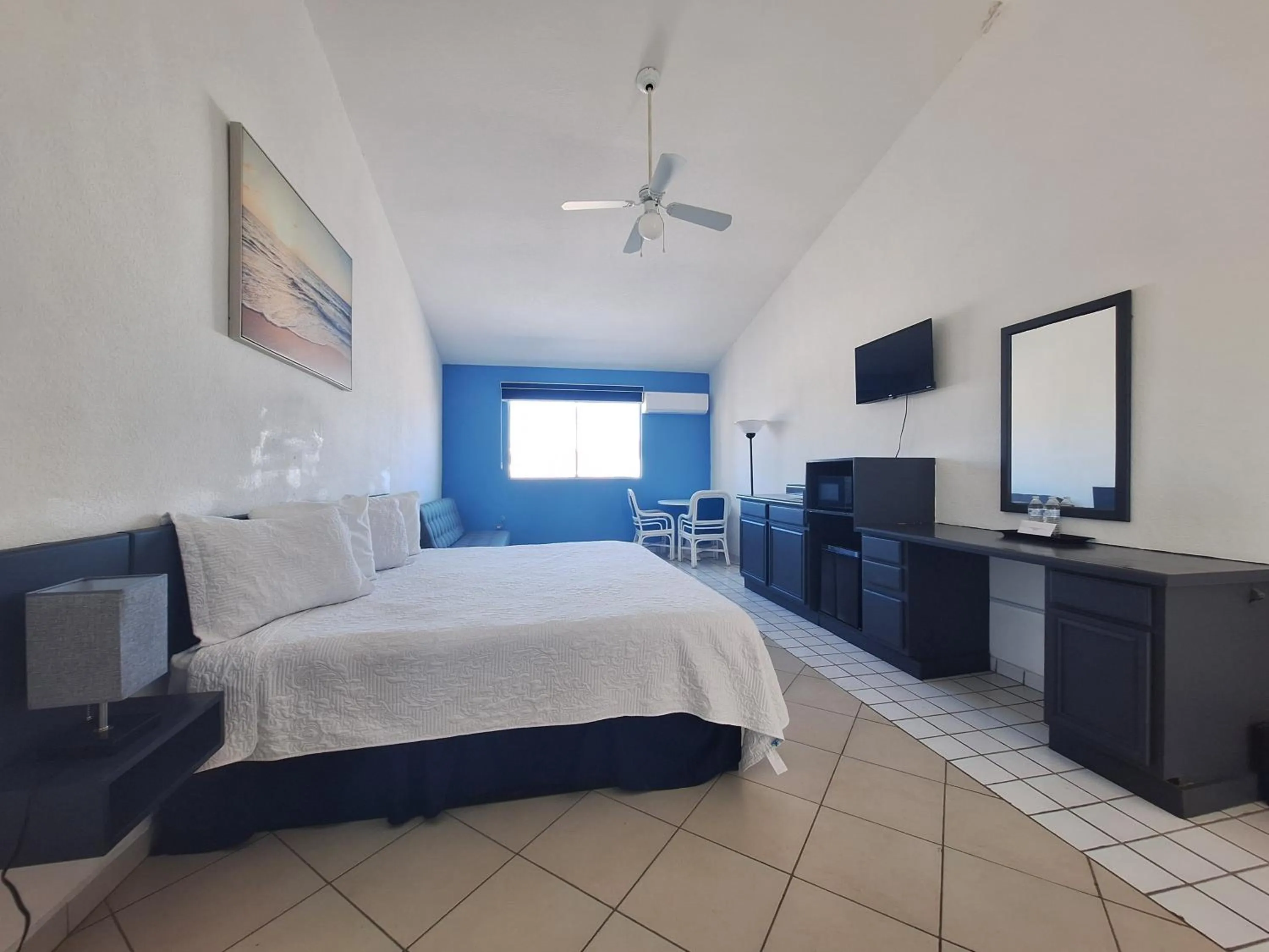 TV and multimedia, Bed in Playa Inn Rocky Point