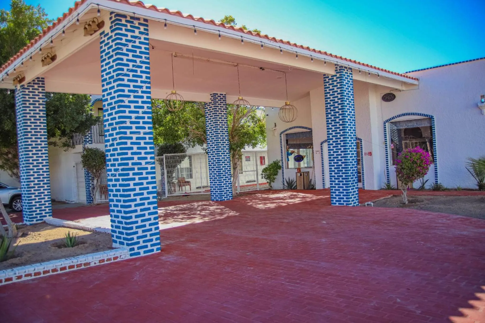Facade/entrance in Playa Inn Rocky Point