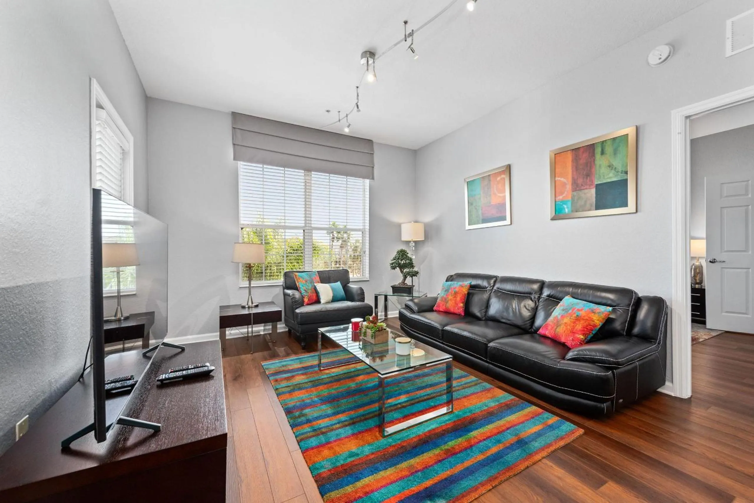 Communal lounge/ TV room in Vista Cay Resort