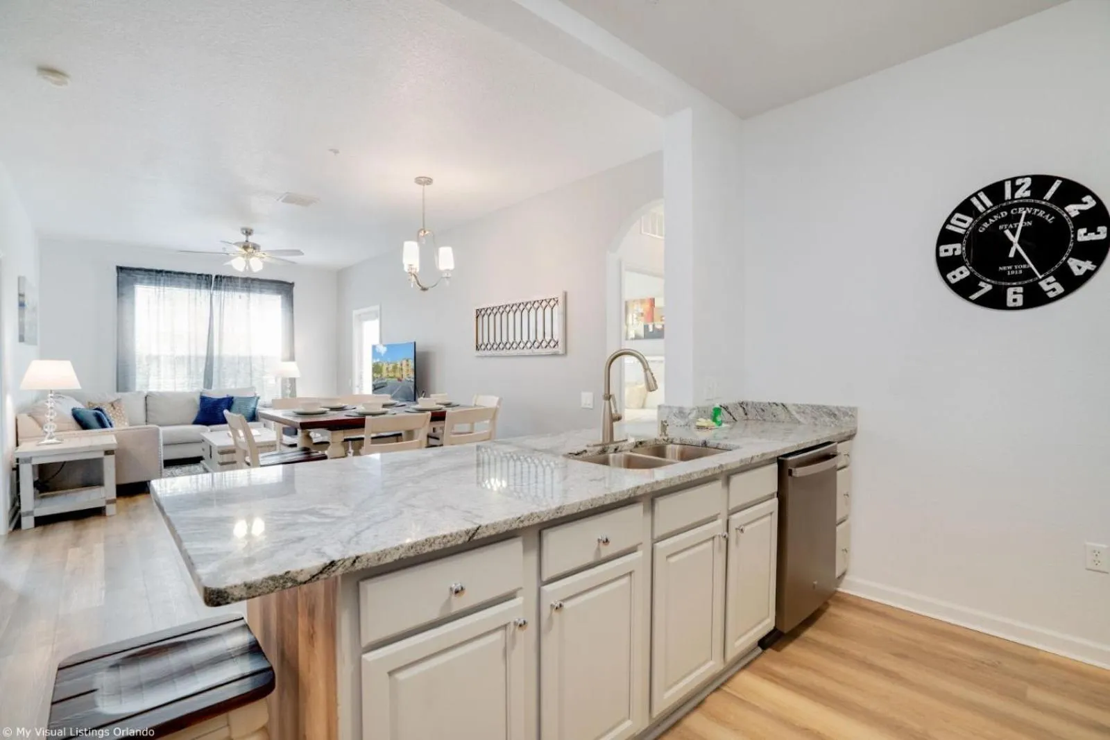 Kitchen or kitchenette in Vista Cay Resort