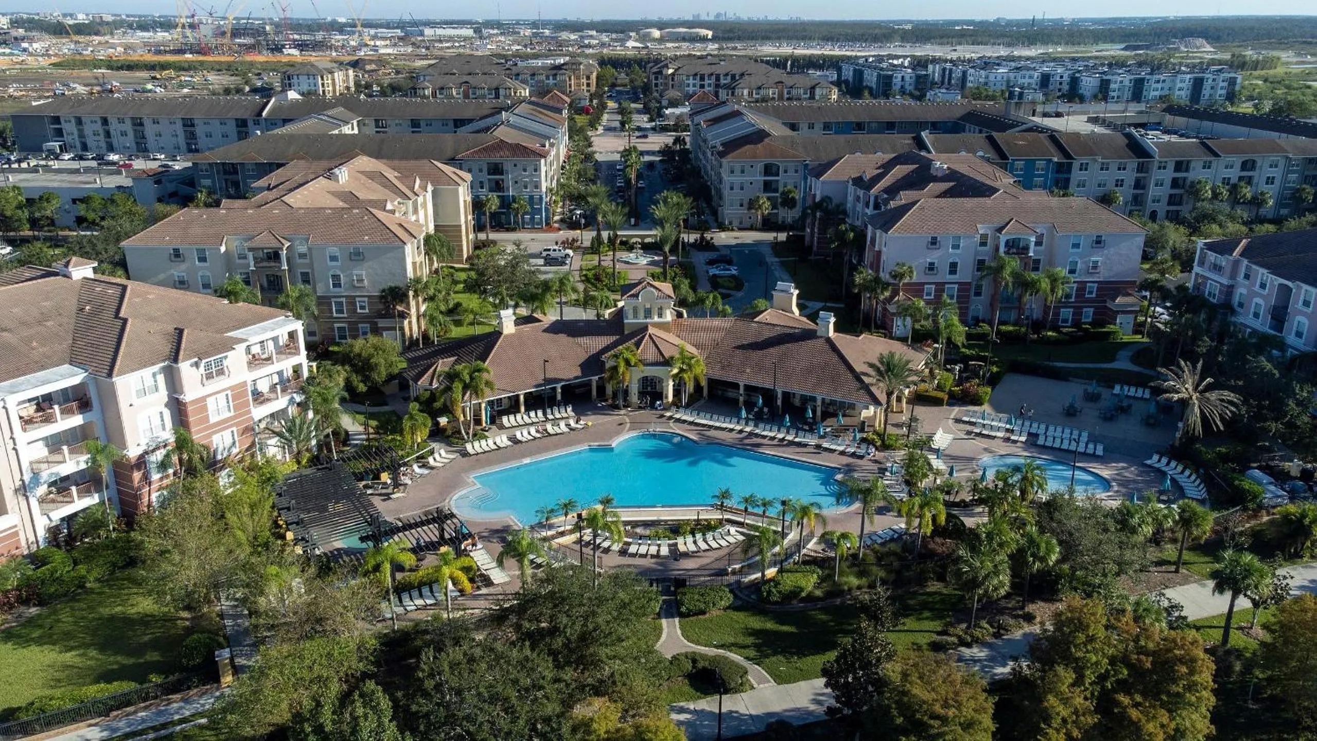 Swimming pool in Vista Cay Resort