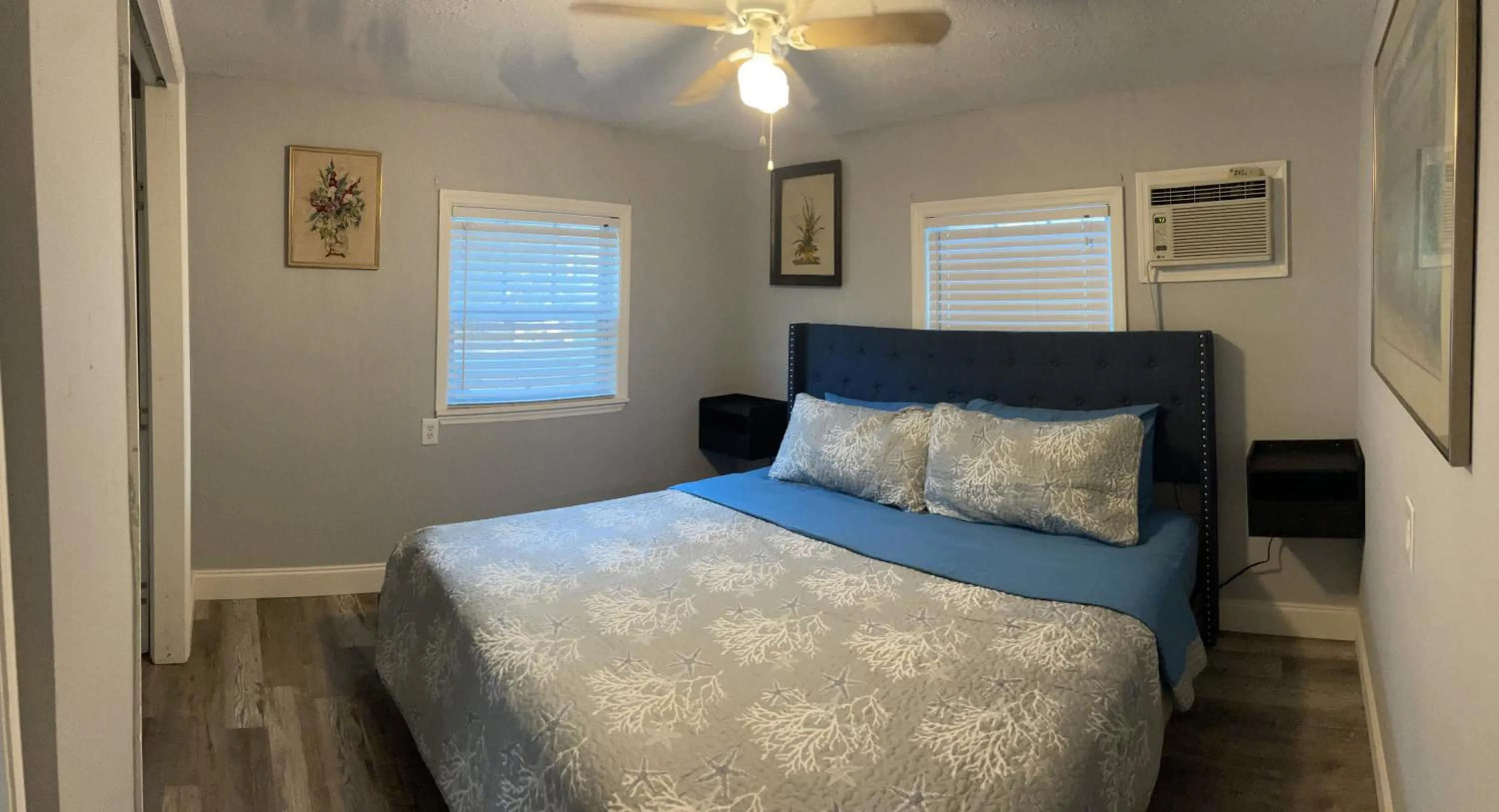 Bedroom, Bed in Nature Coast Inn & Cottages