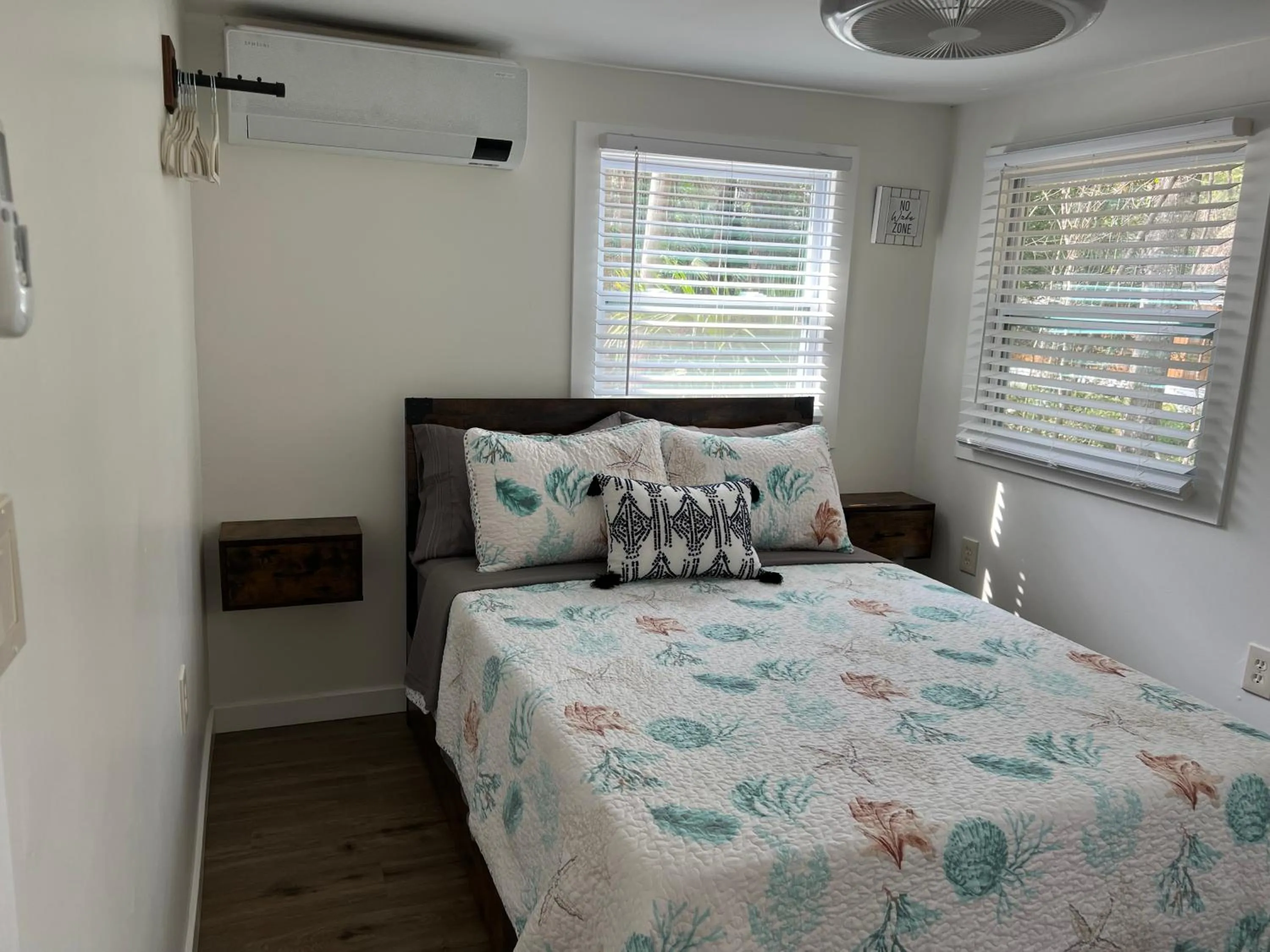 Bed in Nature Coast Inn & Cottages