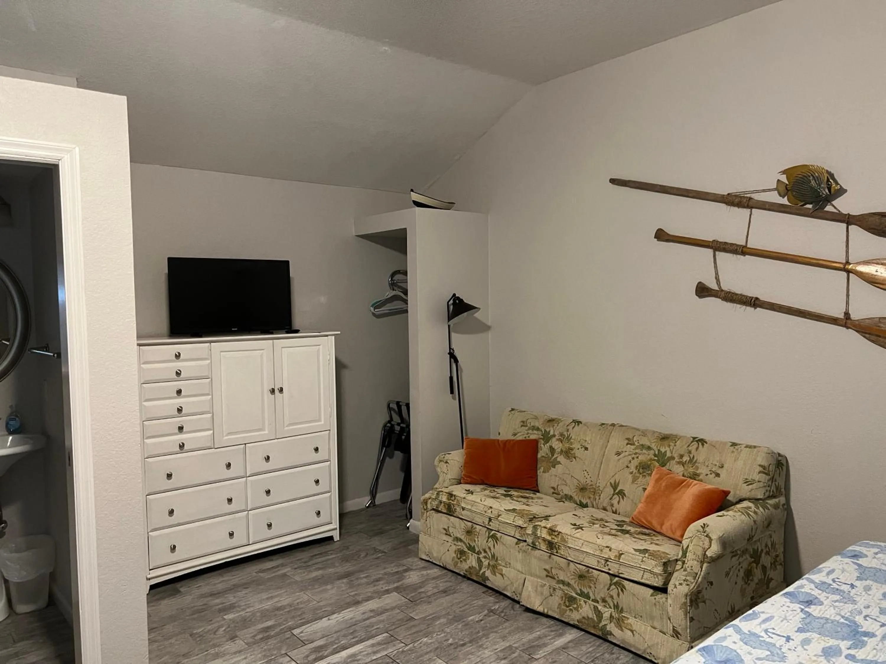 Seating area in Nature Coast Inn & Cottages