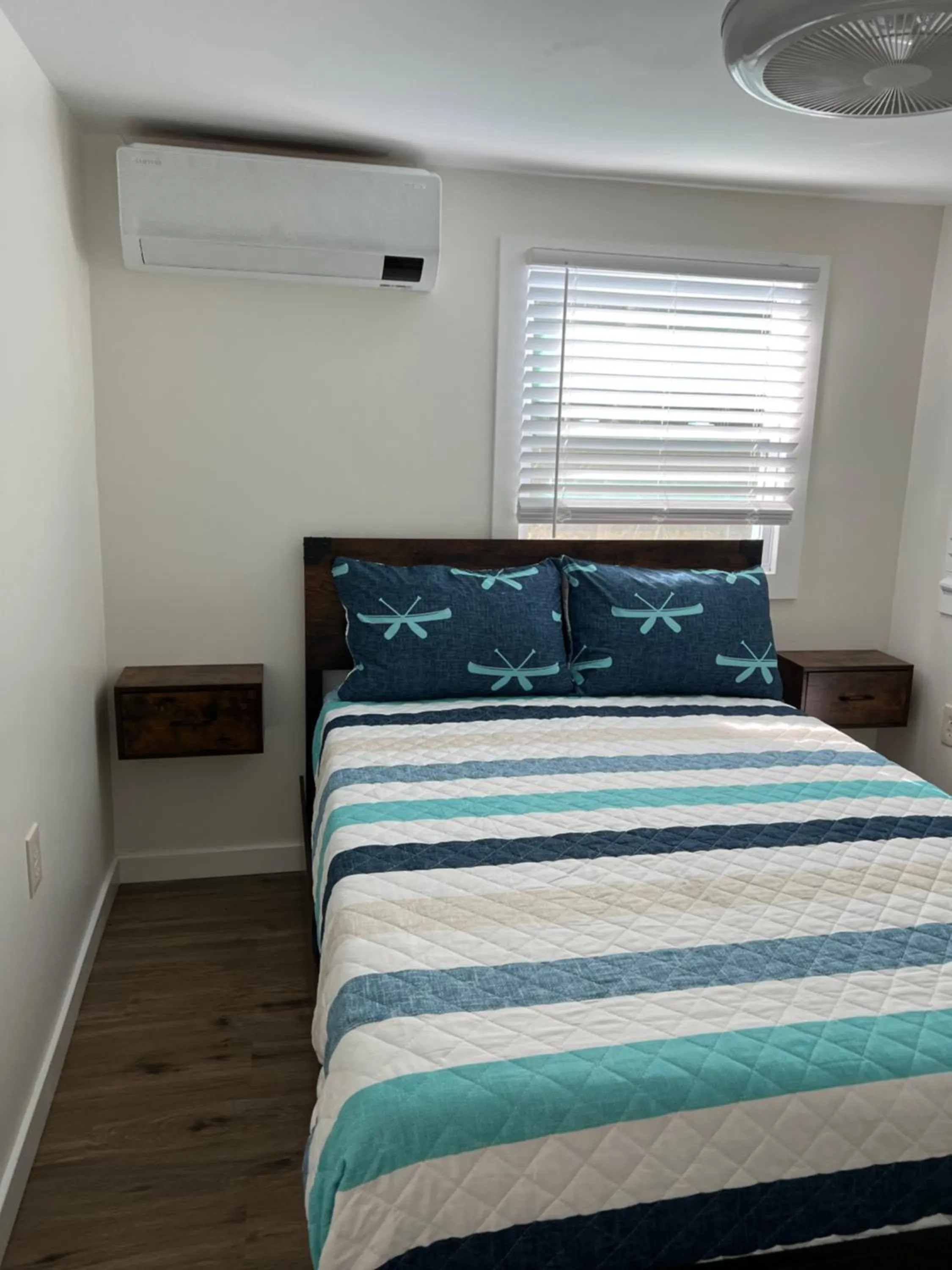 Bed in Nature Coast Inn & Cottages