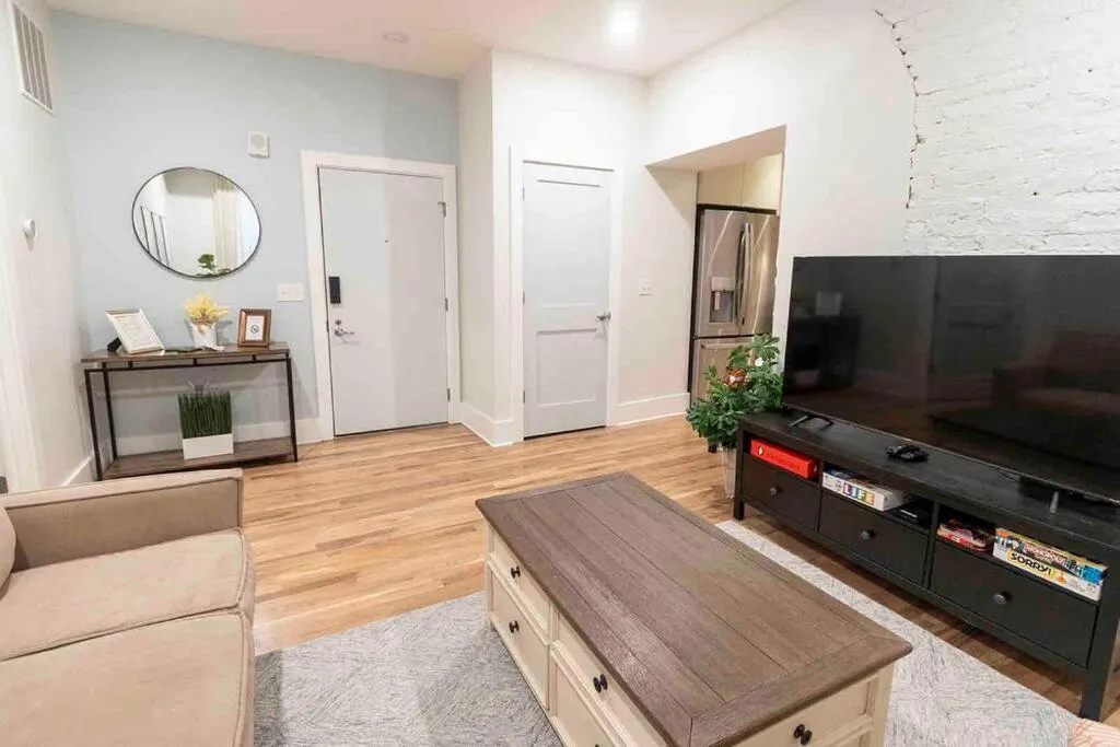 TV and multimedia in Spacious 1 bed 1 bath Downtown OTR condo minutes walk to the Reds Bengals stadium & more!