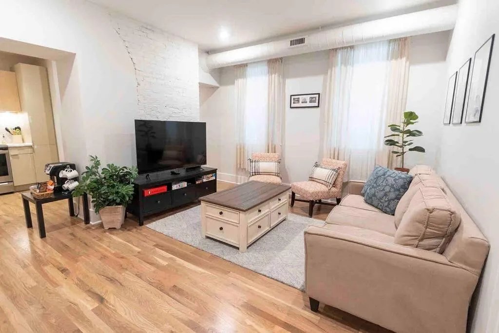 TV and multimedia in Spacious 1 bed 1 bath Downtown OTR condo minutes walk to the Reds Bengals stadium & more!