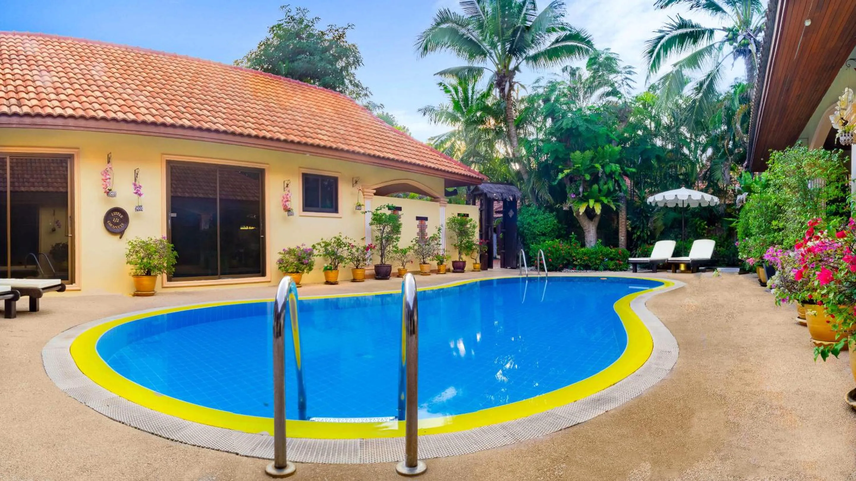 Swimming pool in Coconut Paradise Villas