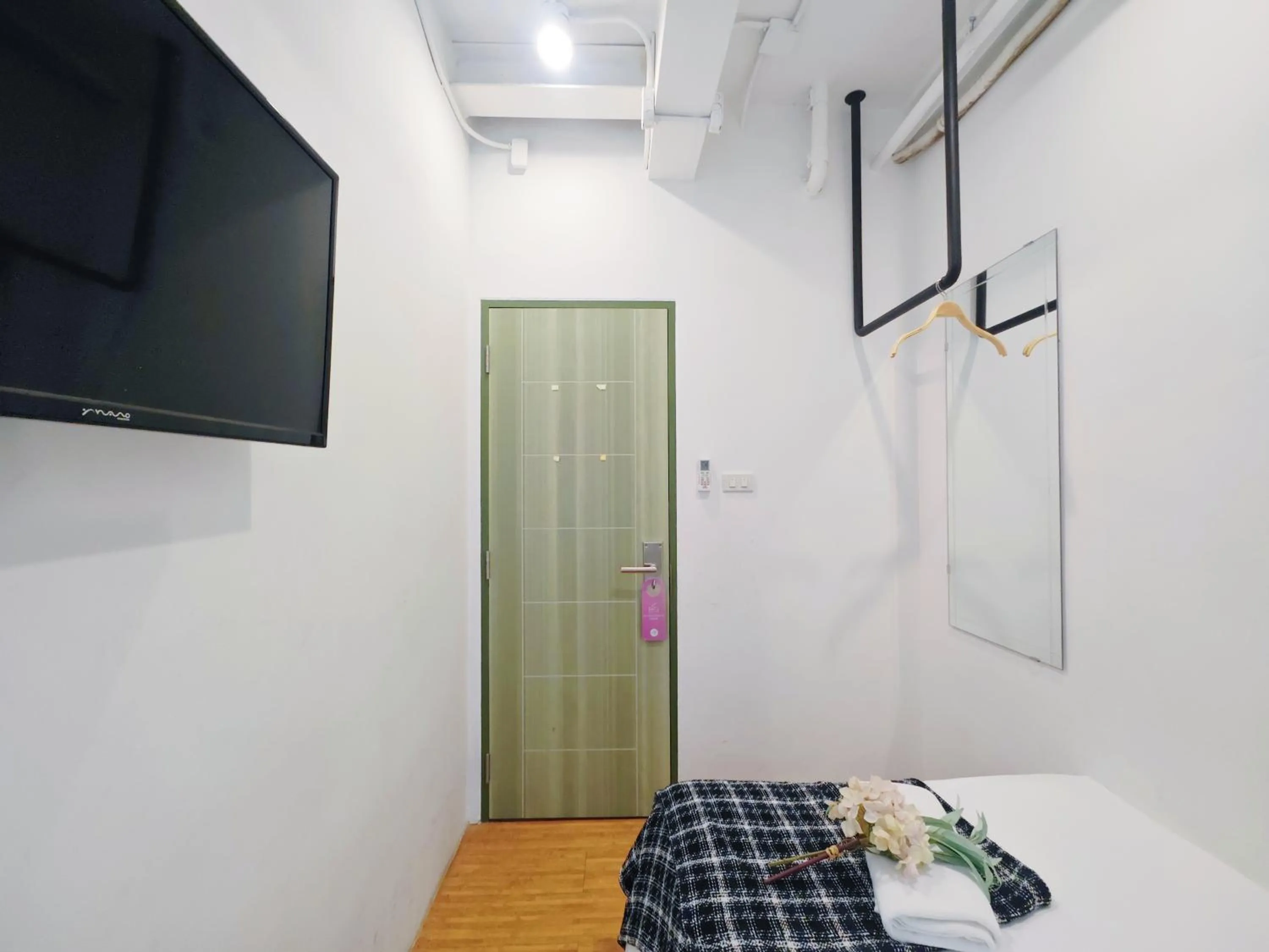 Photo of the whole room, Bed in Ostay Asoke Bangkok