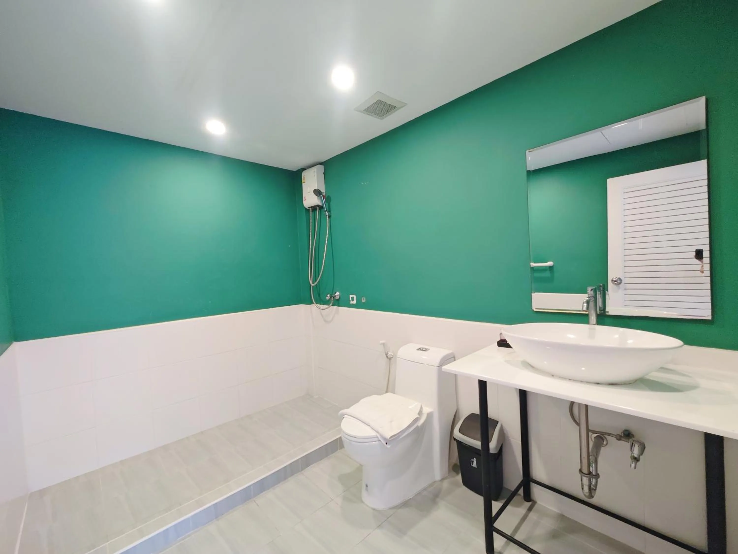 Toilet in Ostay Asoke Bangkok