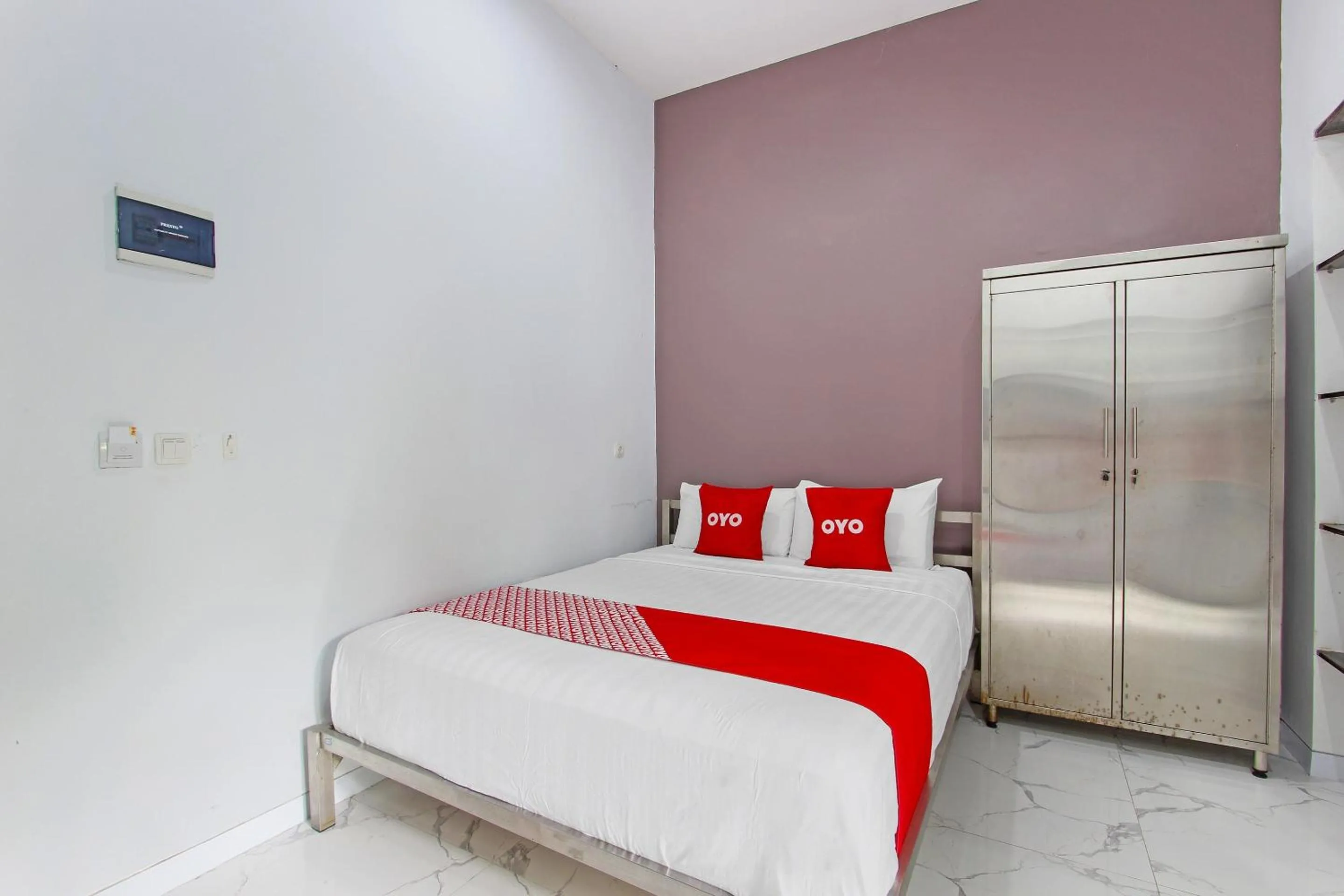 Bedroom, Bed in Capital O 91665 D'prof Exclusive Guesthouse