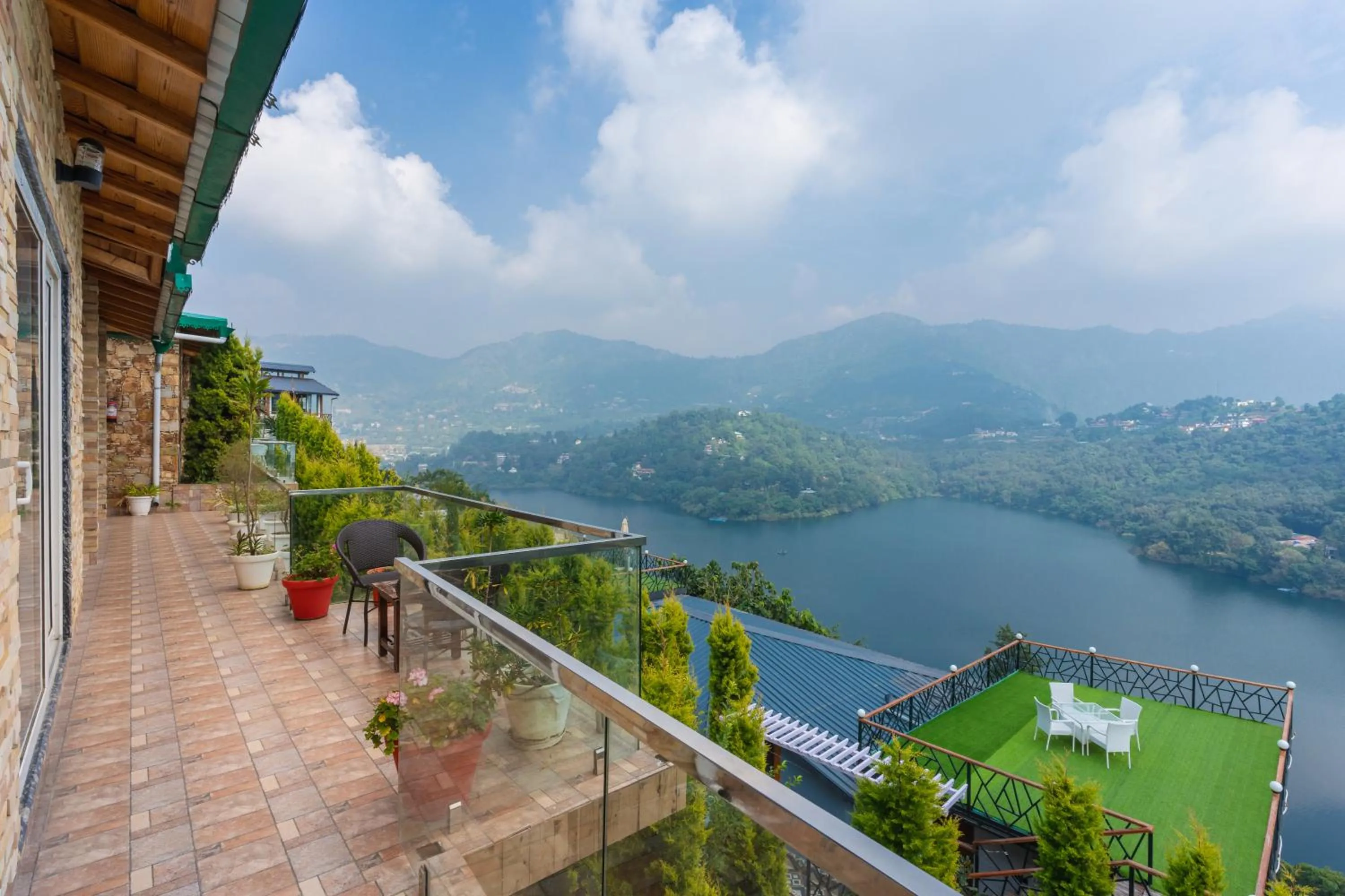 Balcony/Terrace in The Lake Ambience Resort