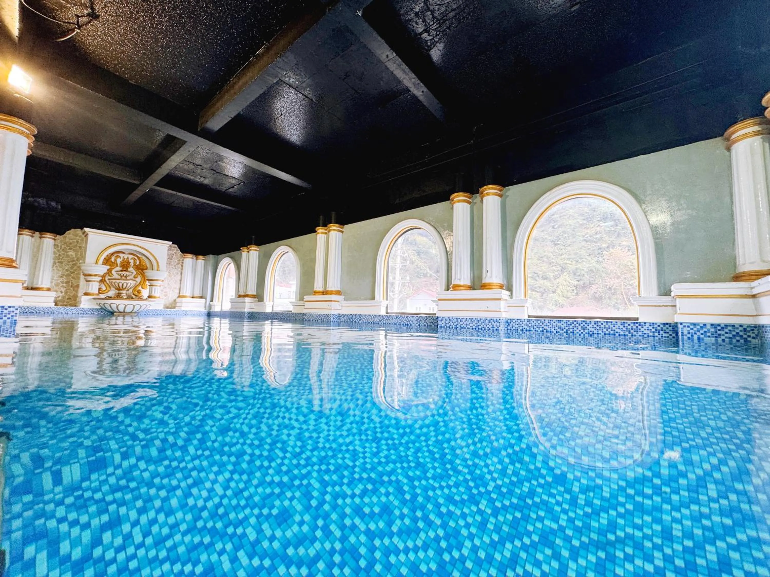 Swimming pool in Glenda Tower Moc Chau Hotel