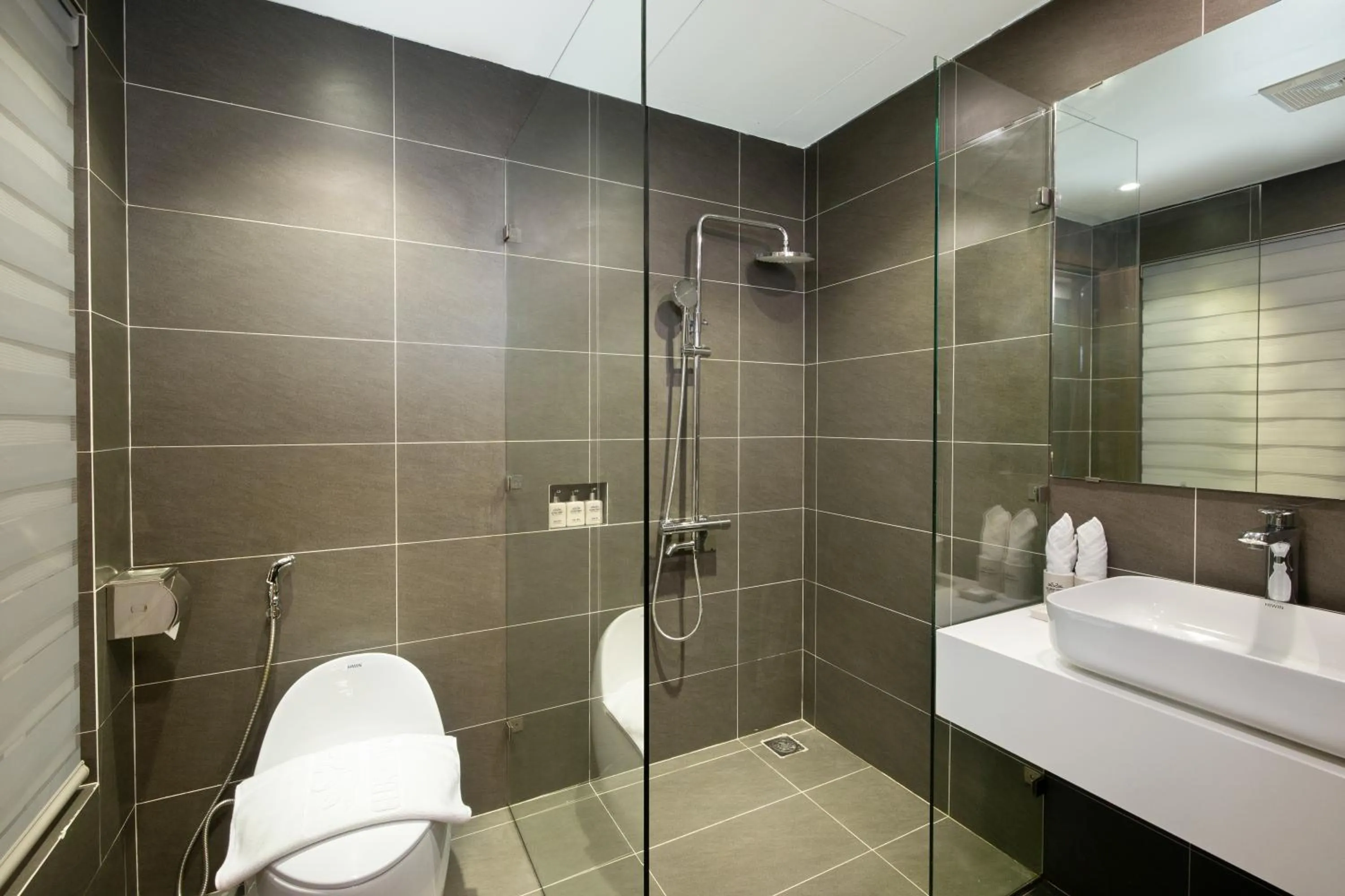 Shower in Glenda Tower Moc Chau Hotel