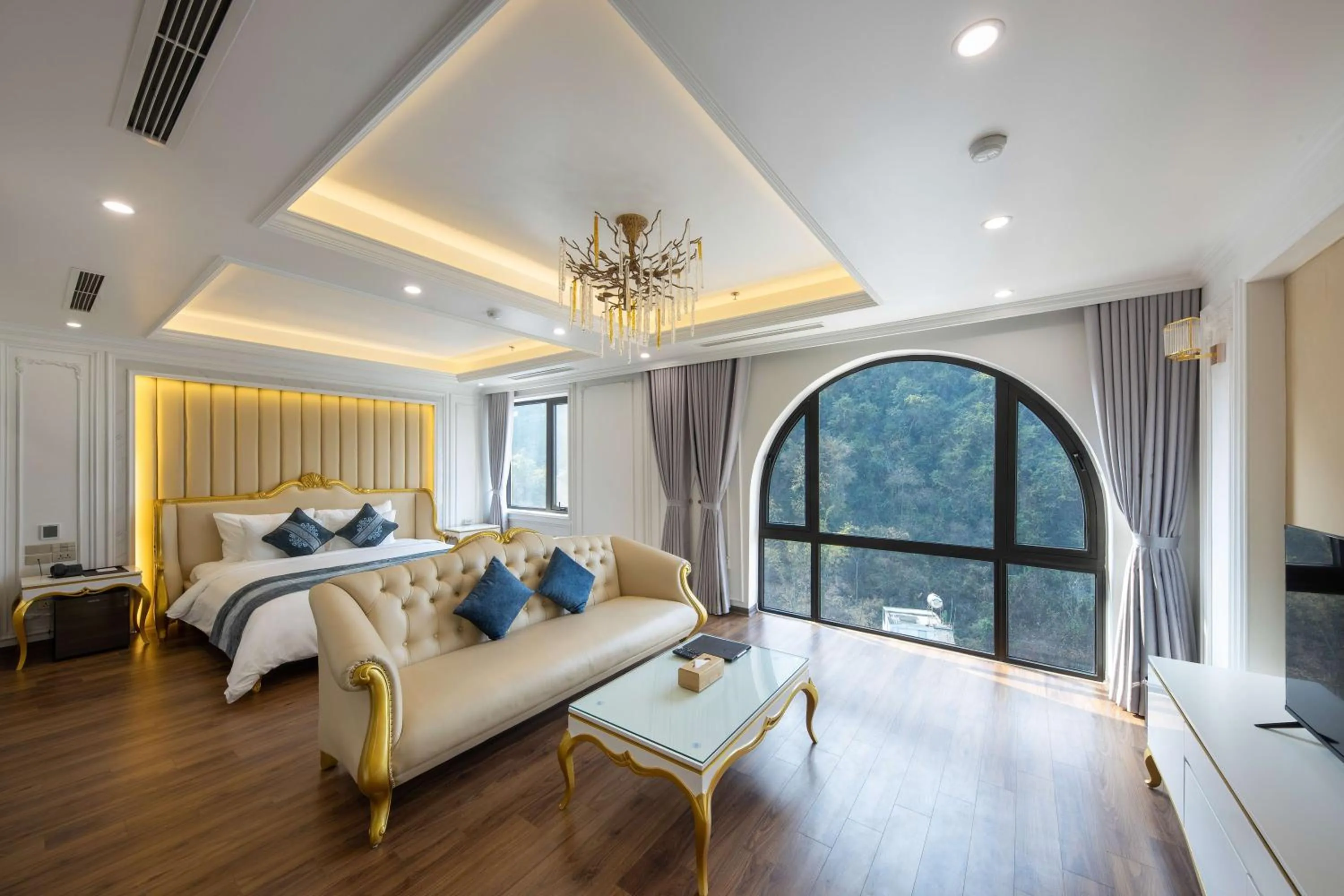 View (from property/room), Bed in Glenda Tower Moc Chau Hotel