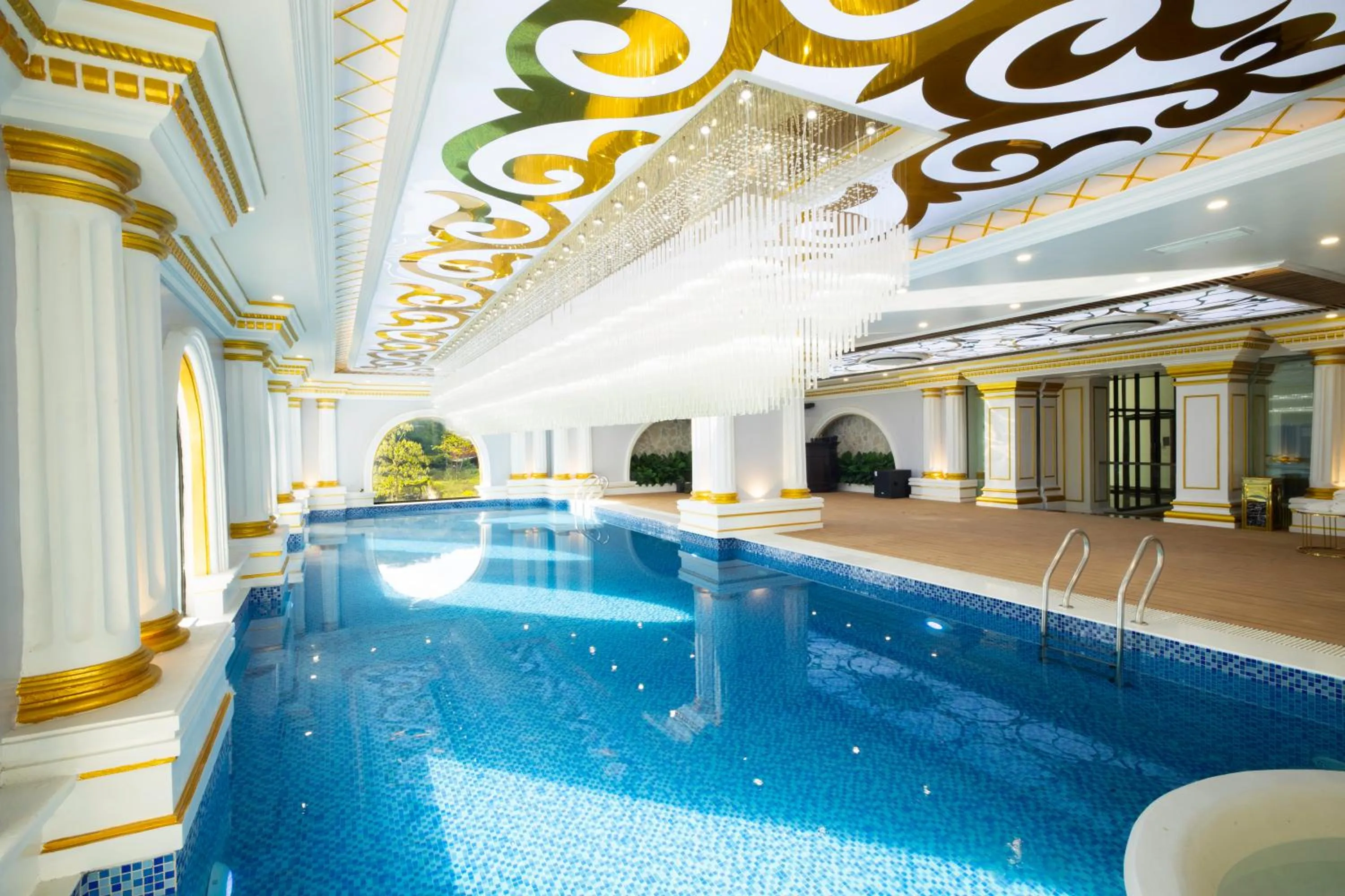 Swimming pool in Glenda Tower Moc Chau Hotel