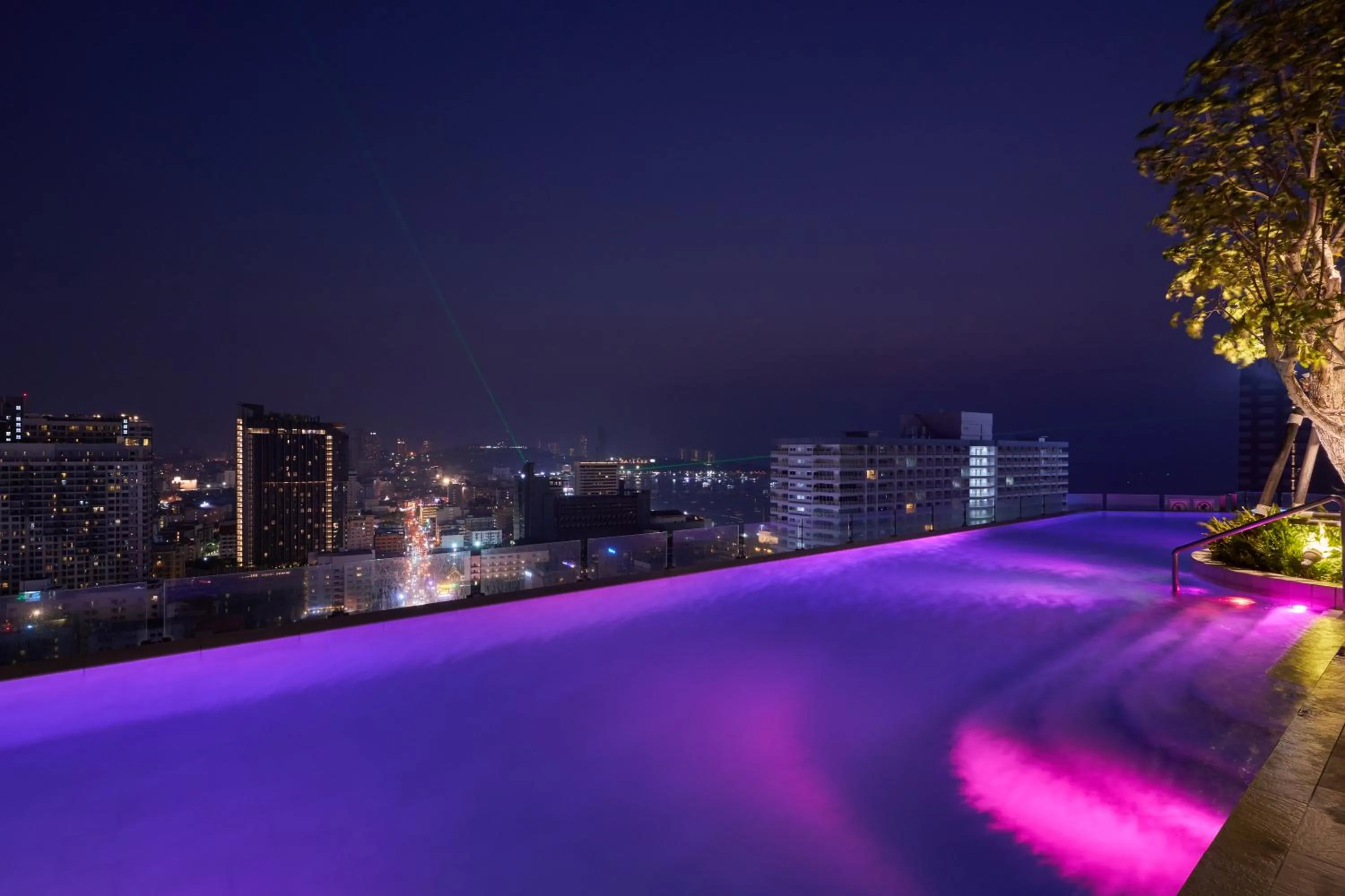 Swimming pool in Somerset Pattaya