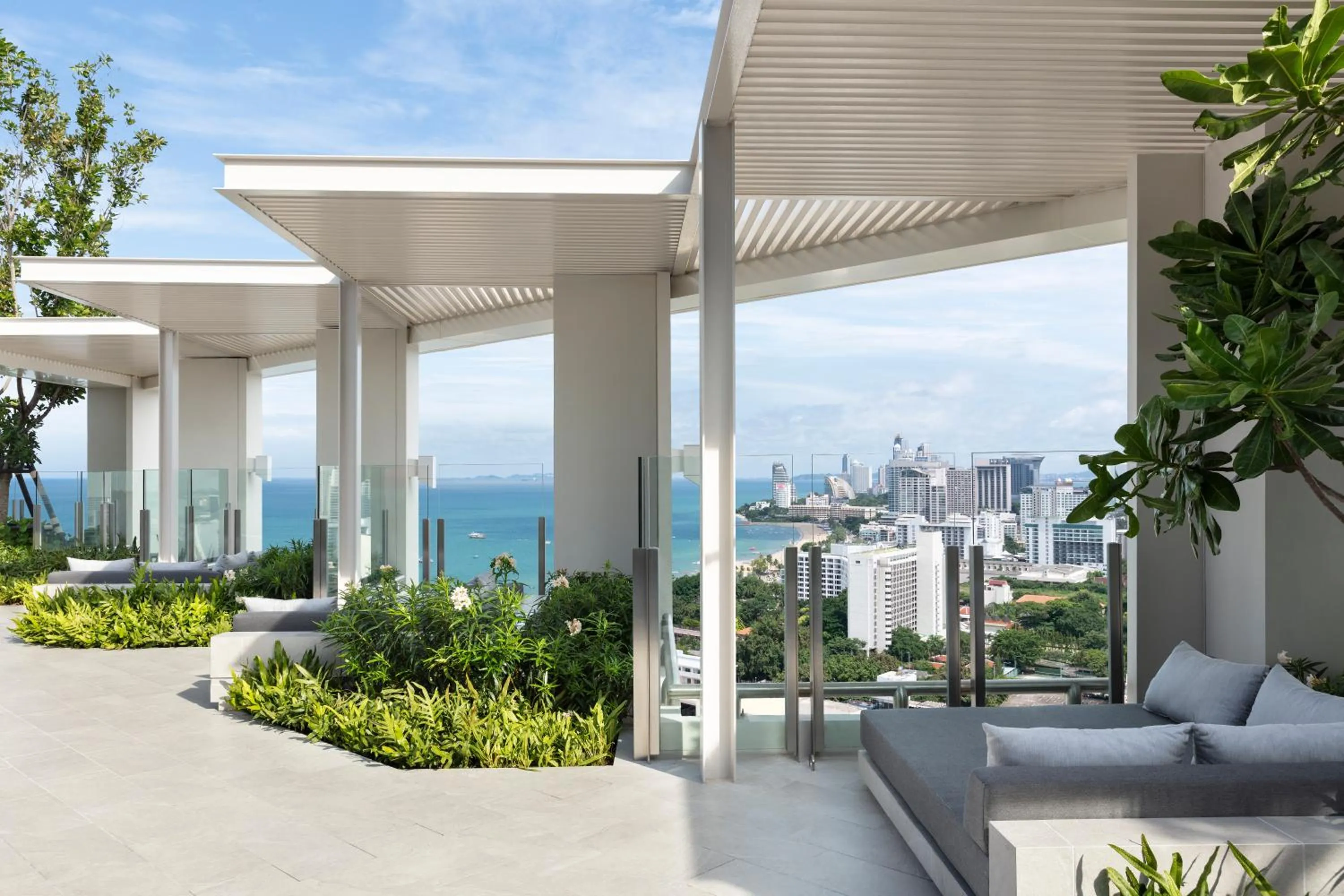 Swimming pool in Somerset Pattaya