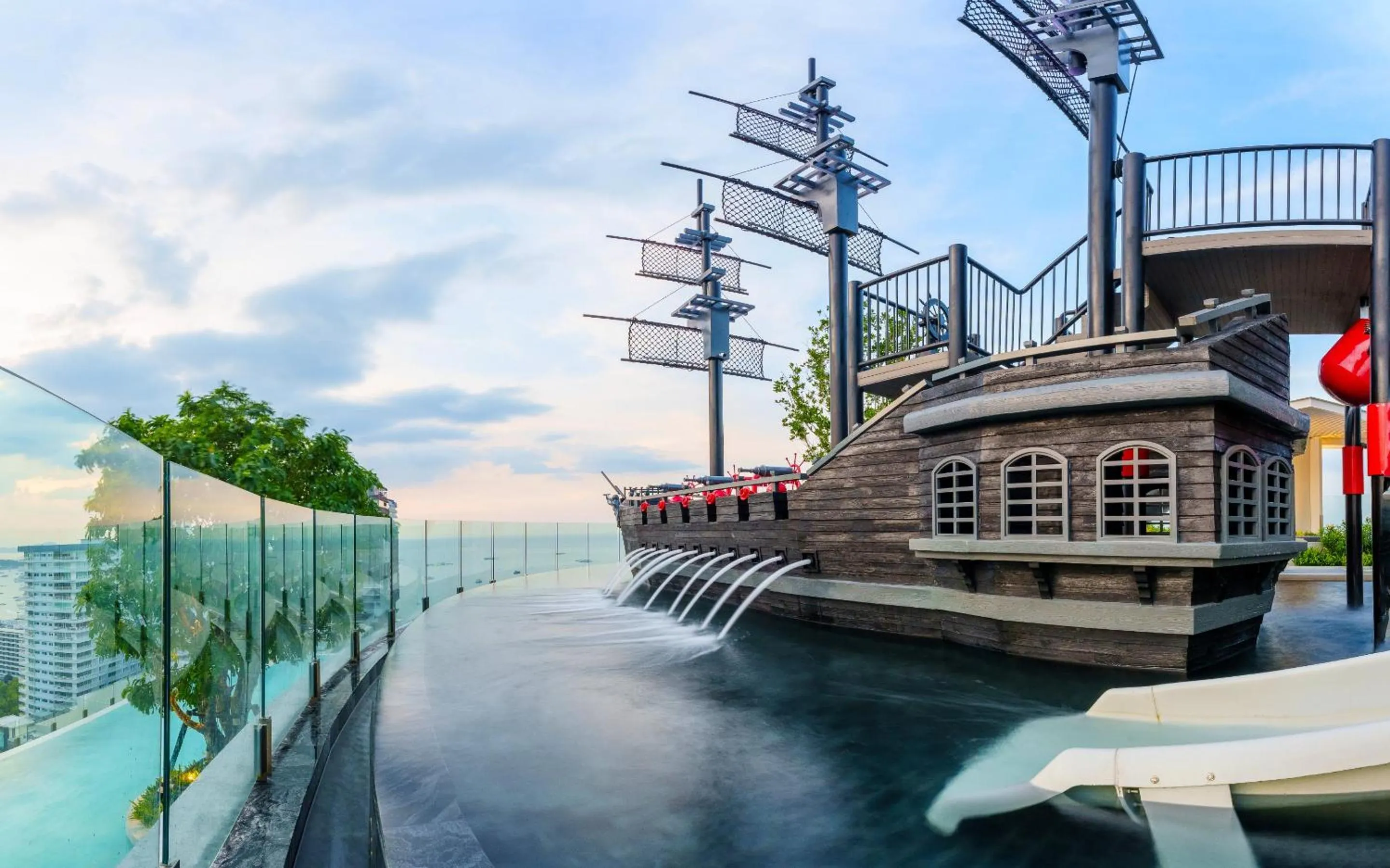 Swimming pool in Somerset Pattaya