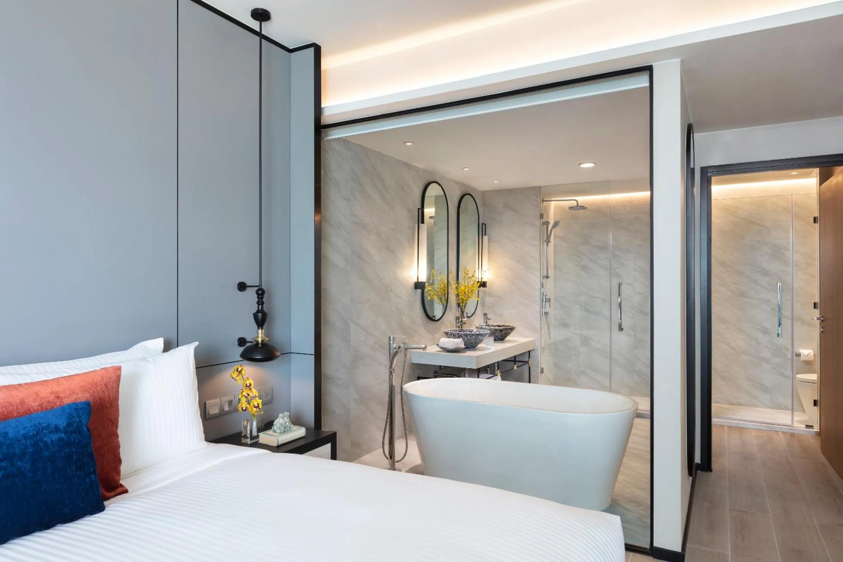 Bathroom, Bed in Somerset Pattaya