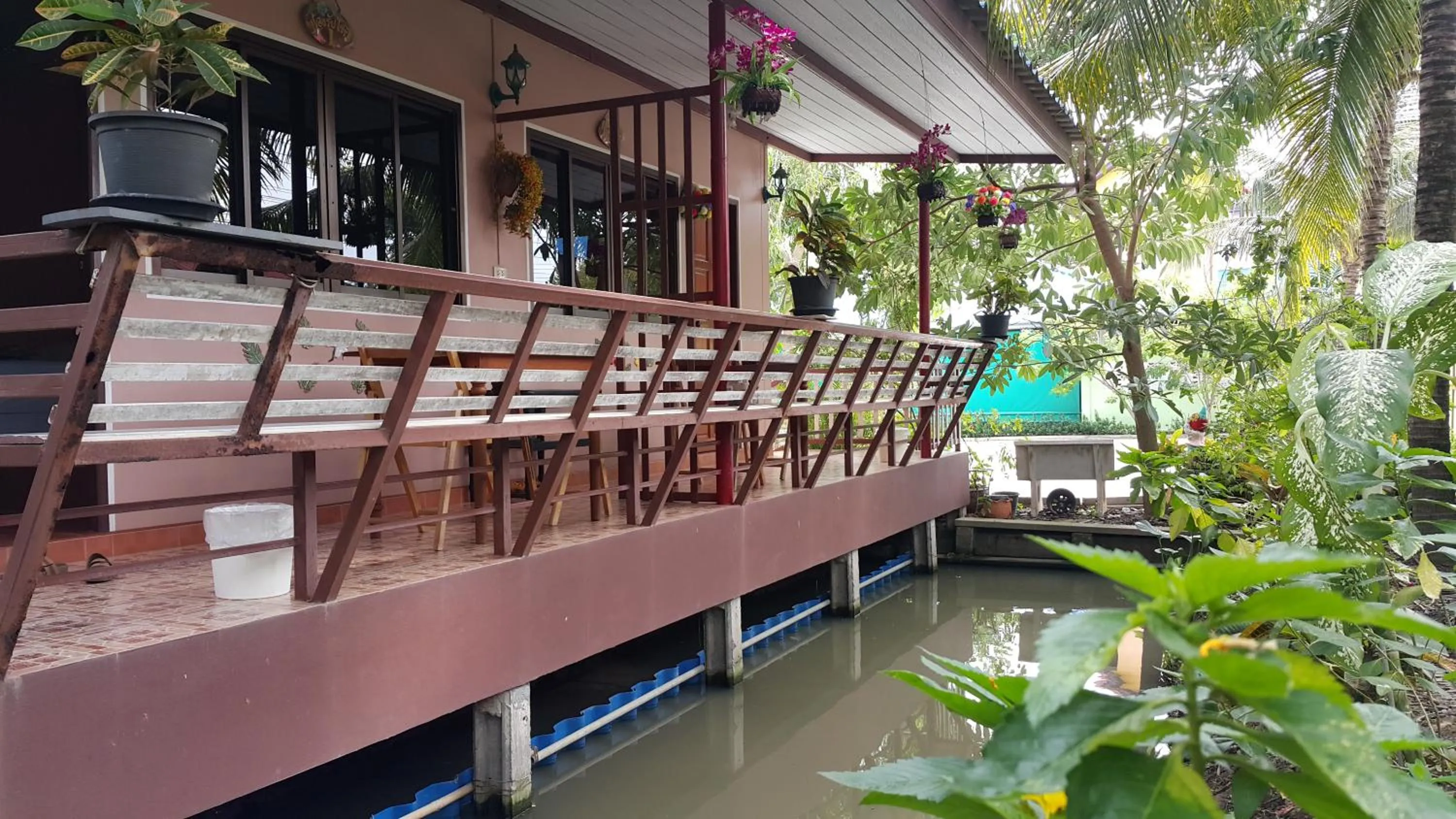 Warakorn Baansuan Amphawa