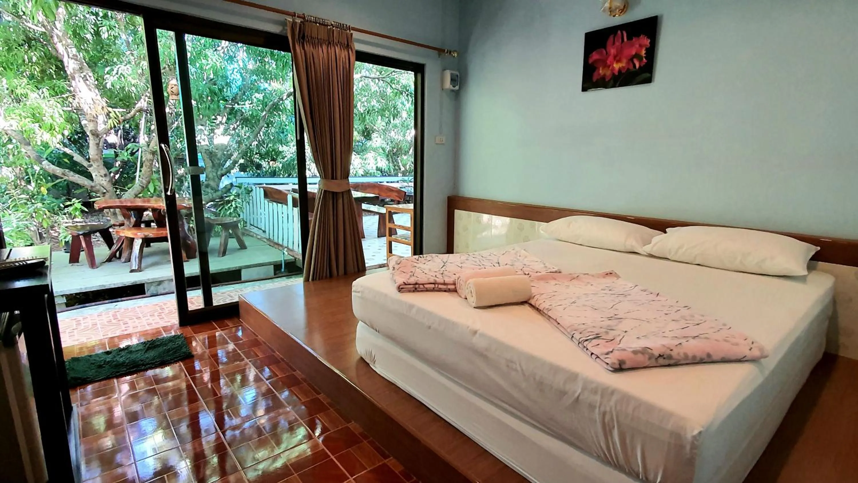 Bed in Warakorn Baansuan Amphawa