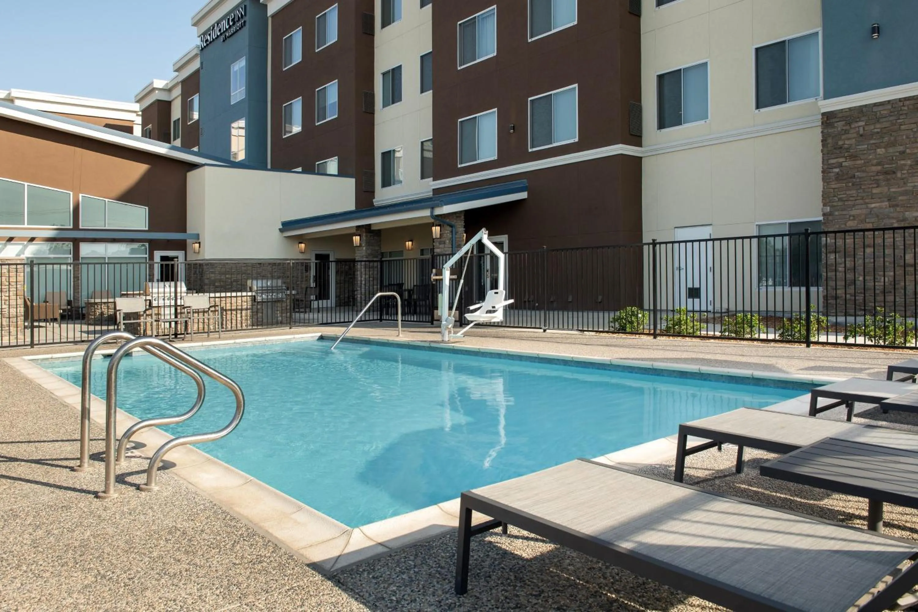 Swimming pool in Residence Inn by Marriott Fresno Clovis