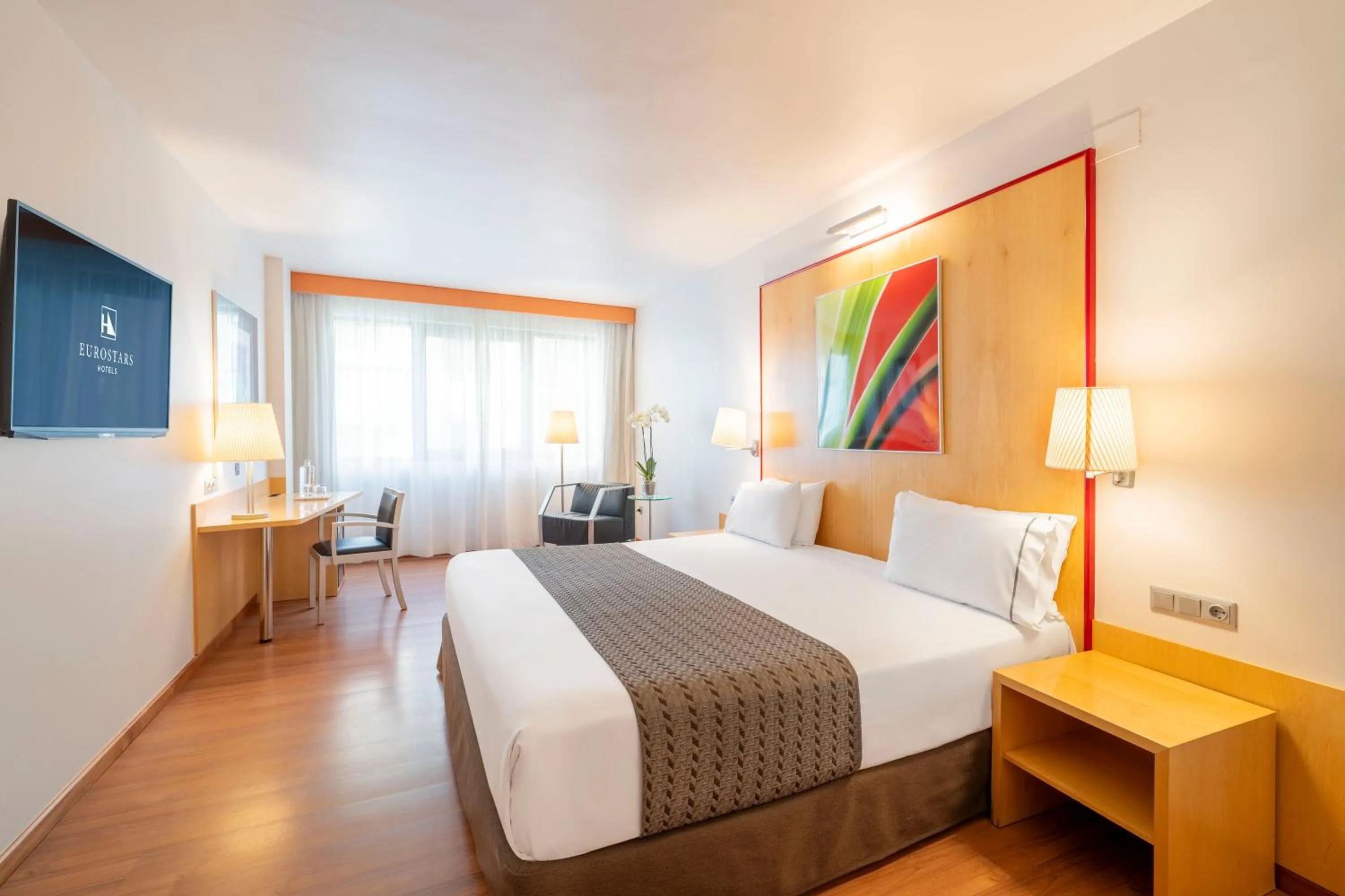 Bed in Eurostars Centrum Alicante