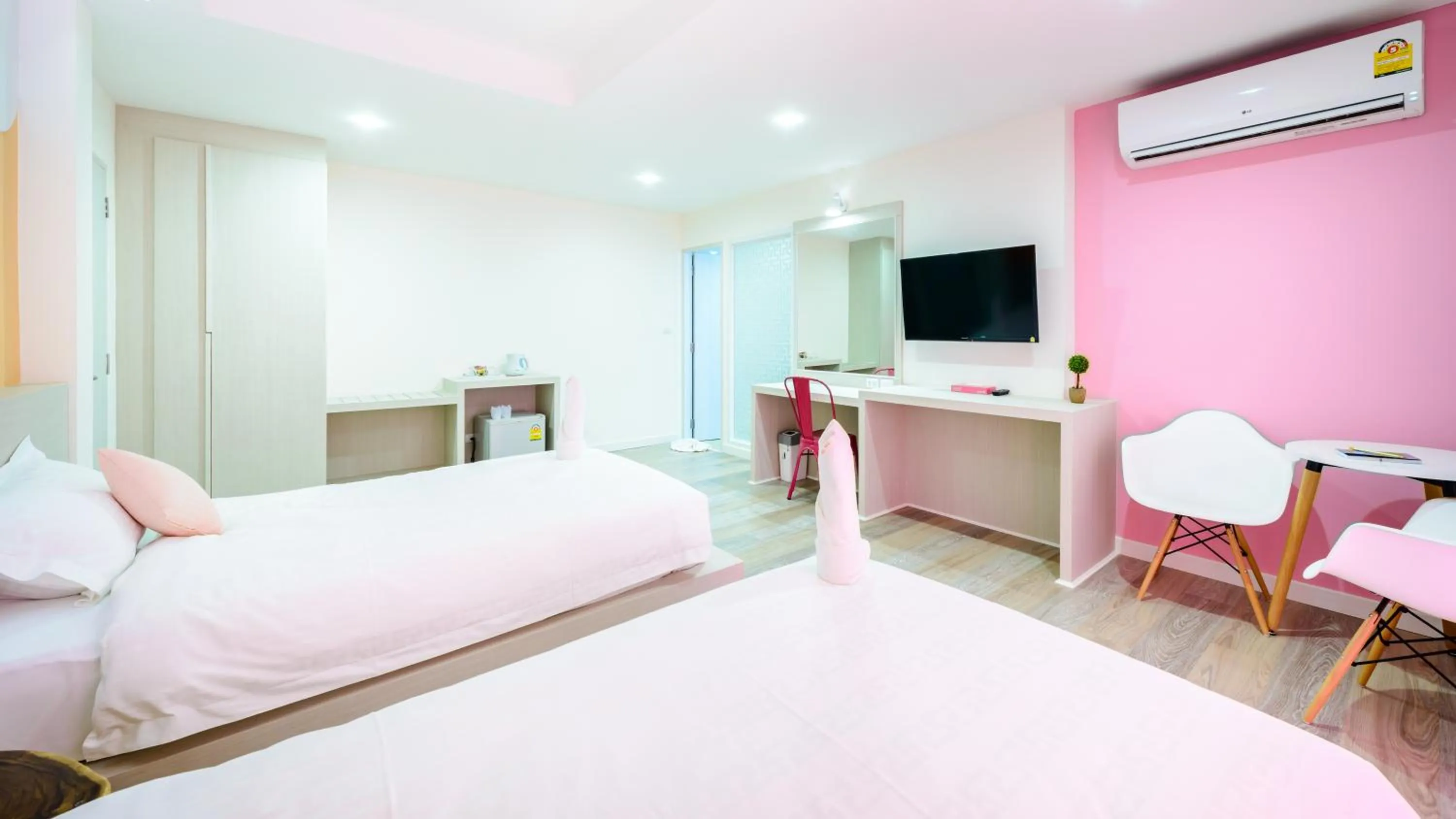 Staff, Bed in The Tint At Phuket Town - SHA Plus