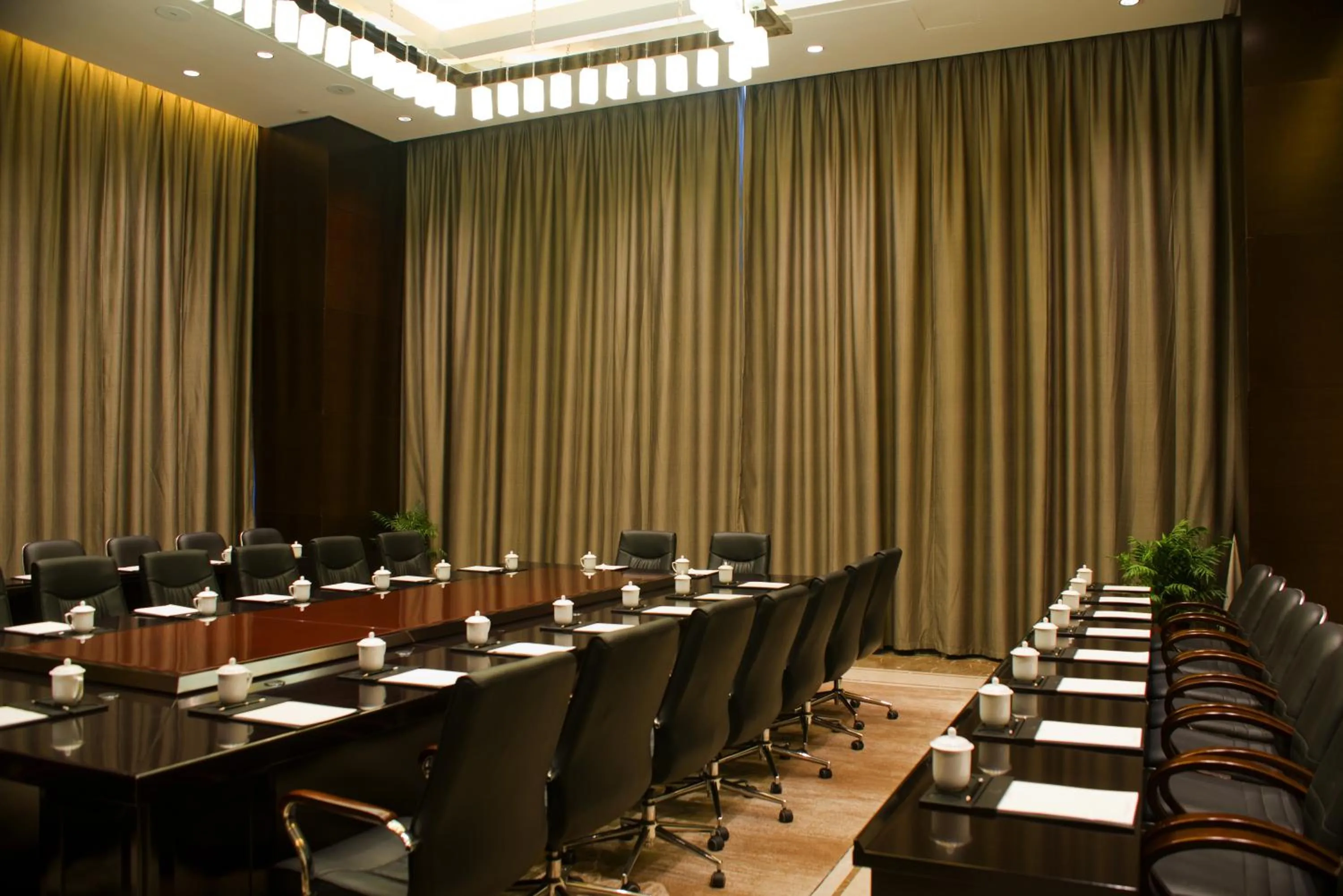 Business facilities in Yangzhong Firth Jinling Grand Hotel