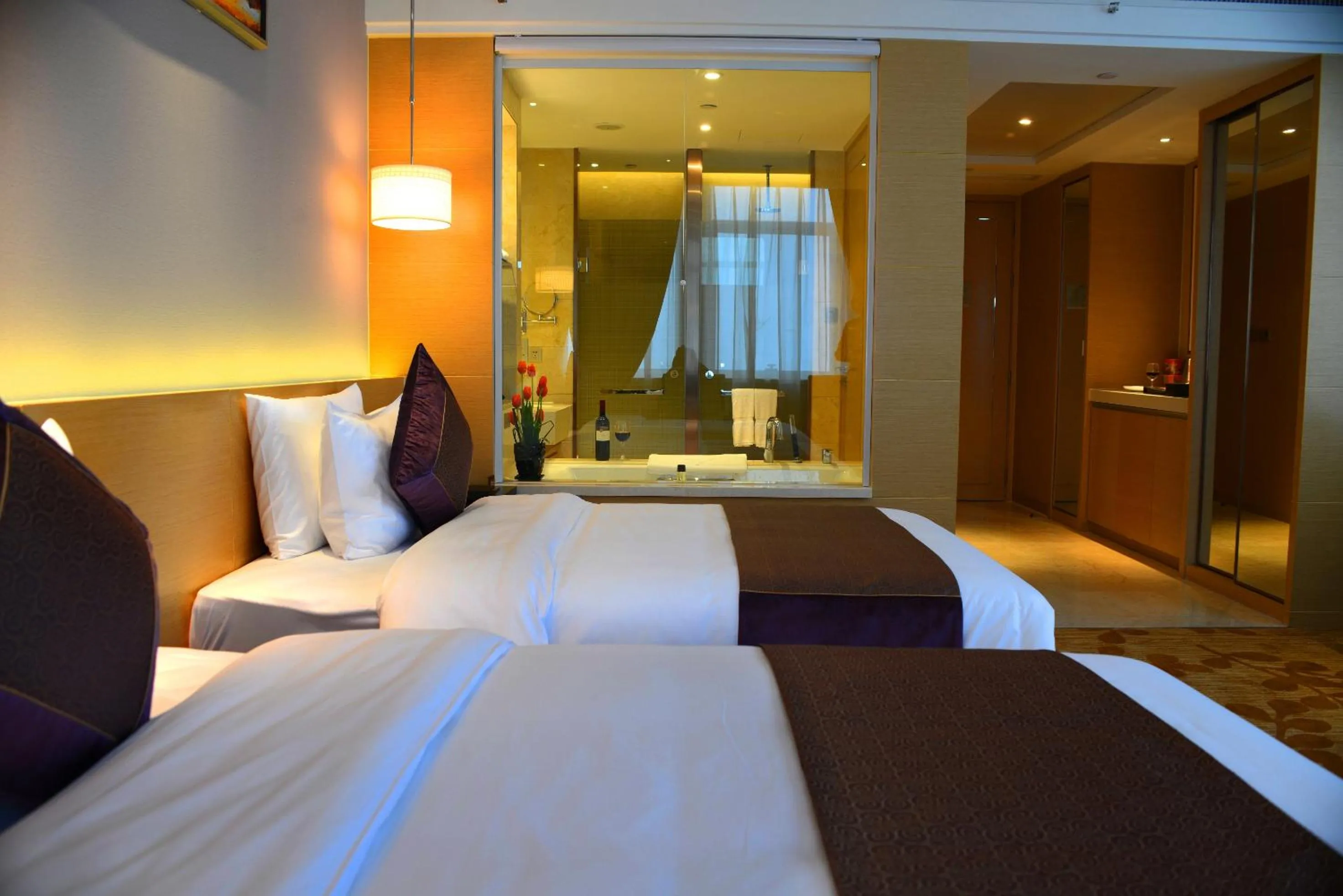 Bathroom, Bed in Yangzhong Firth Jinling Grand Hotel