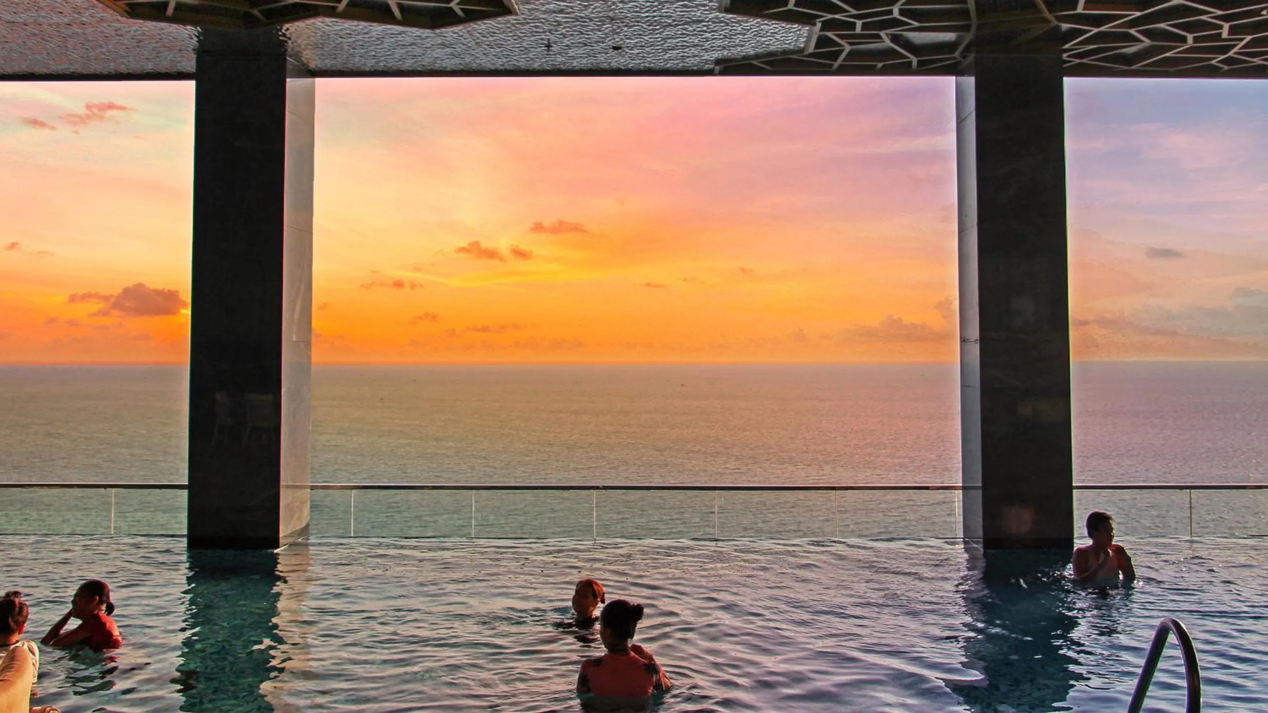 Swimming pool in Won Majestic Hotel Cambodia