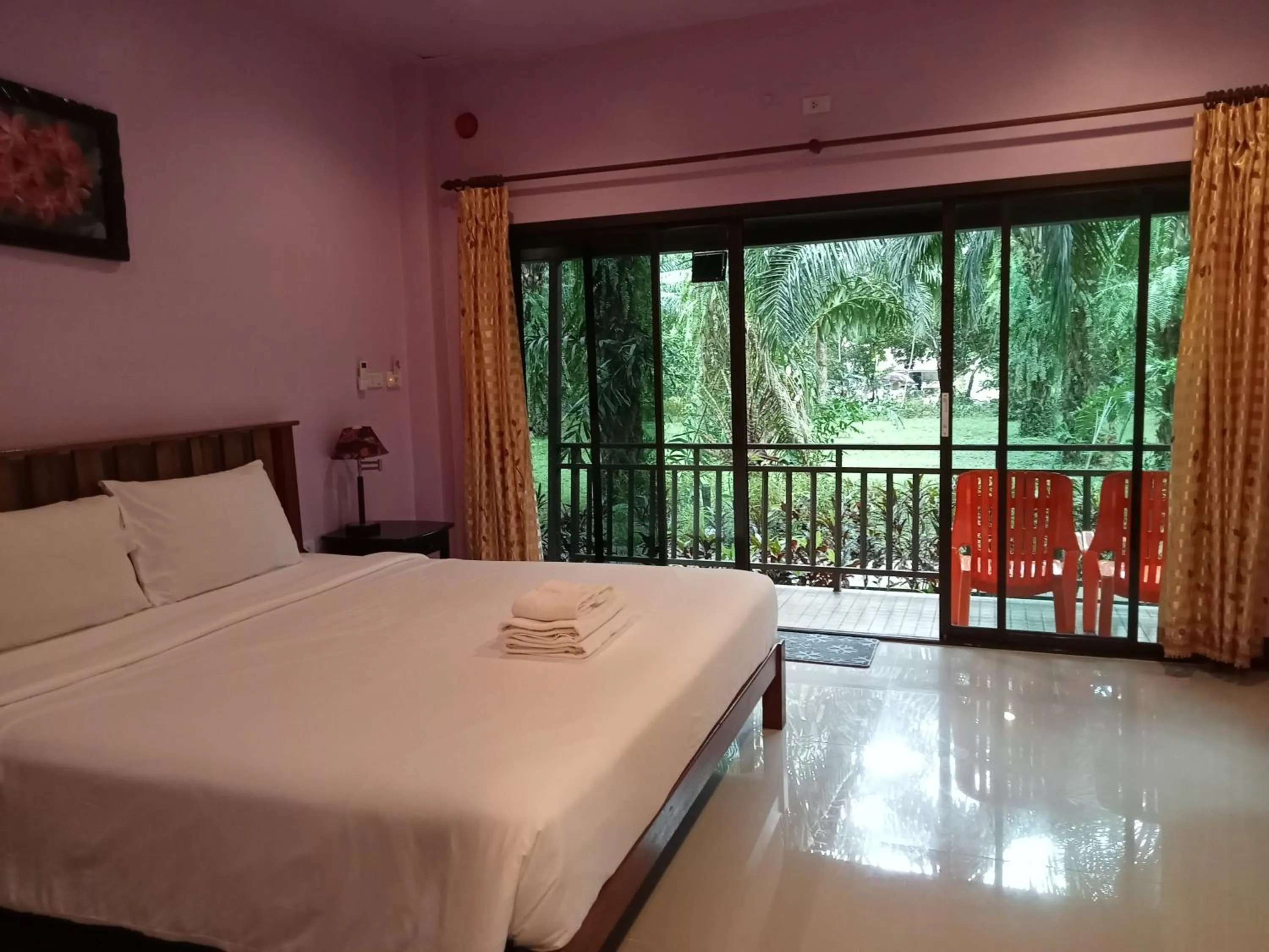 Bed in Khao Sok Palm Garden Resort