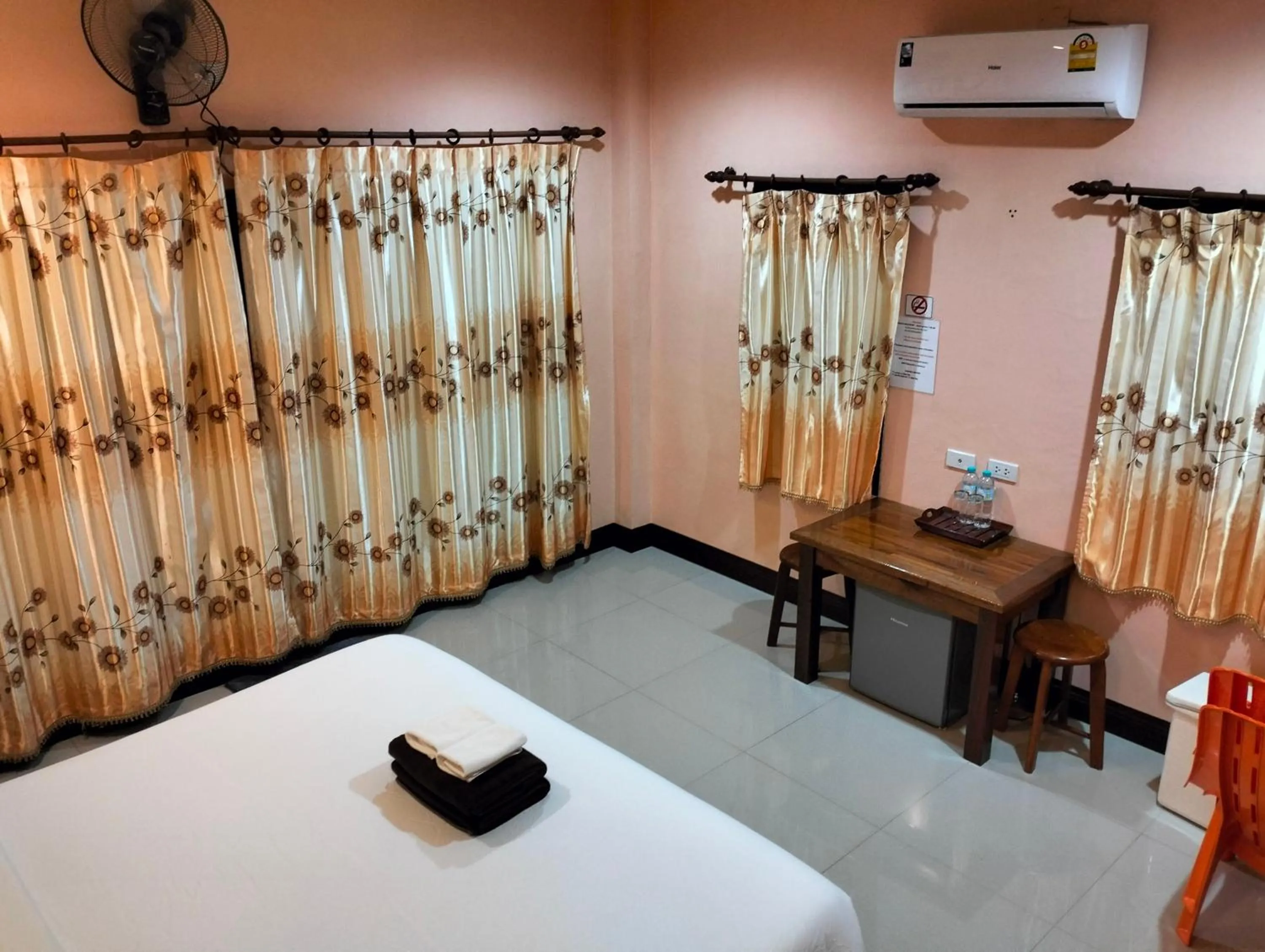 Bed in Khao Sok Palm Garden Resort