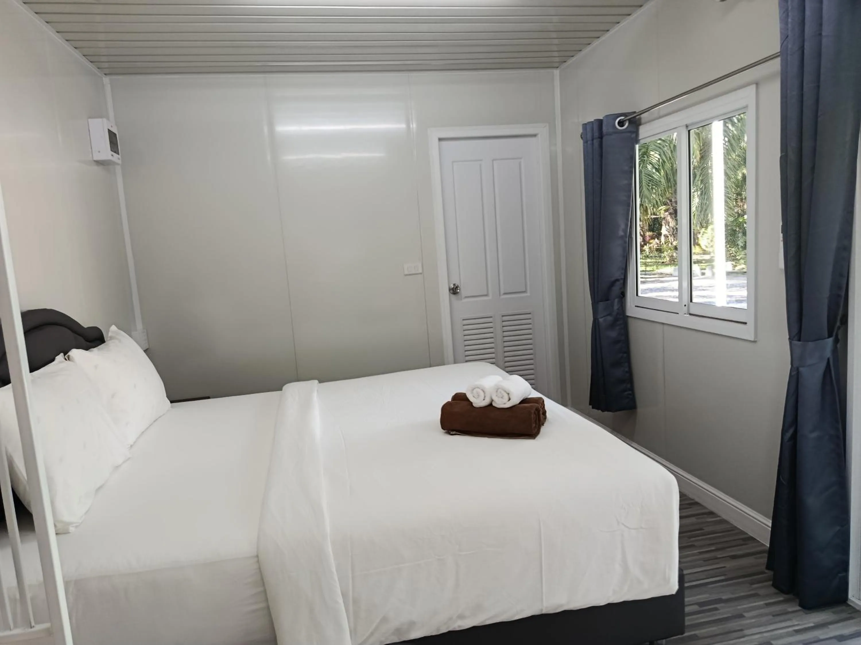 Bed in Khao Sok Palm Garden Resort