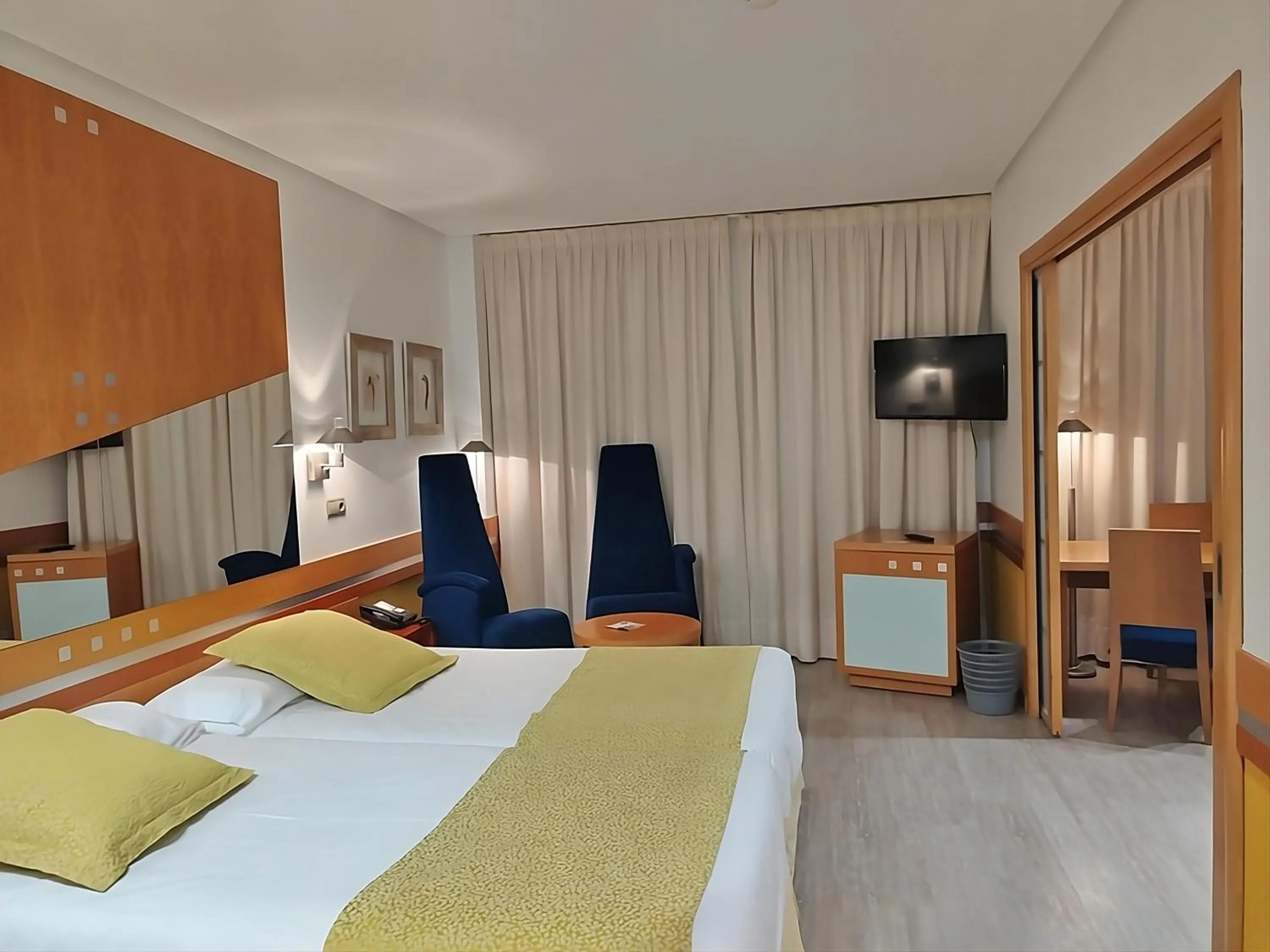 Photo of the whole room, Bed in Hotel Torresport