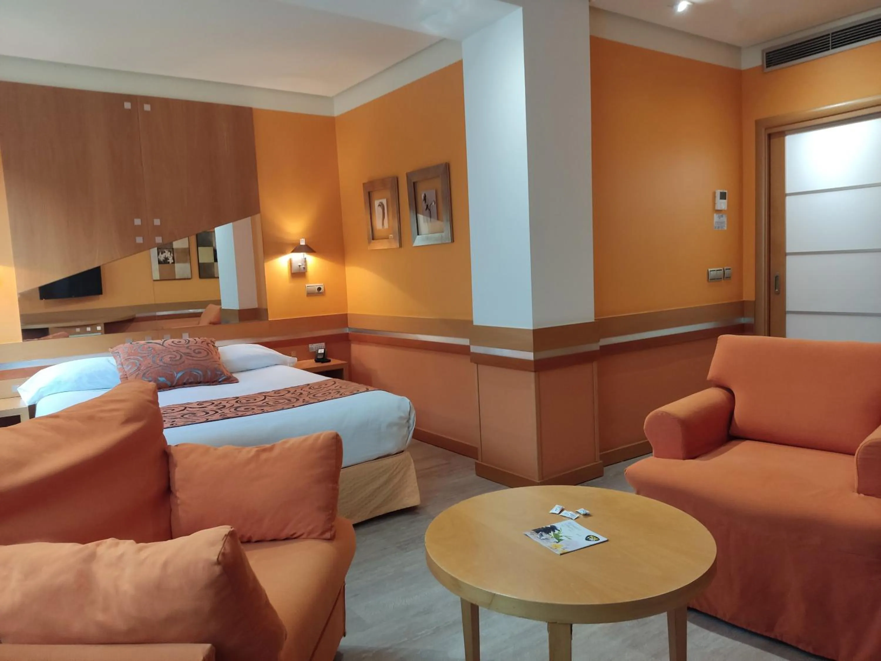 Photo of the whole room in Hotel Torresport