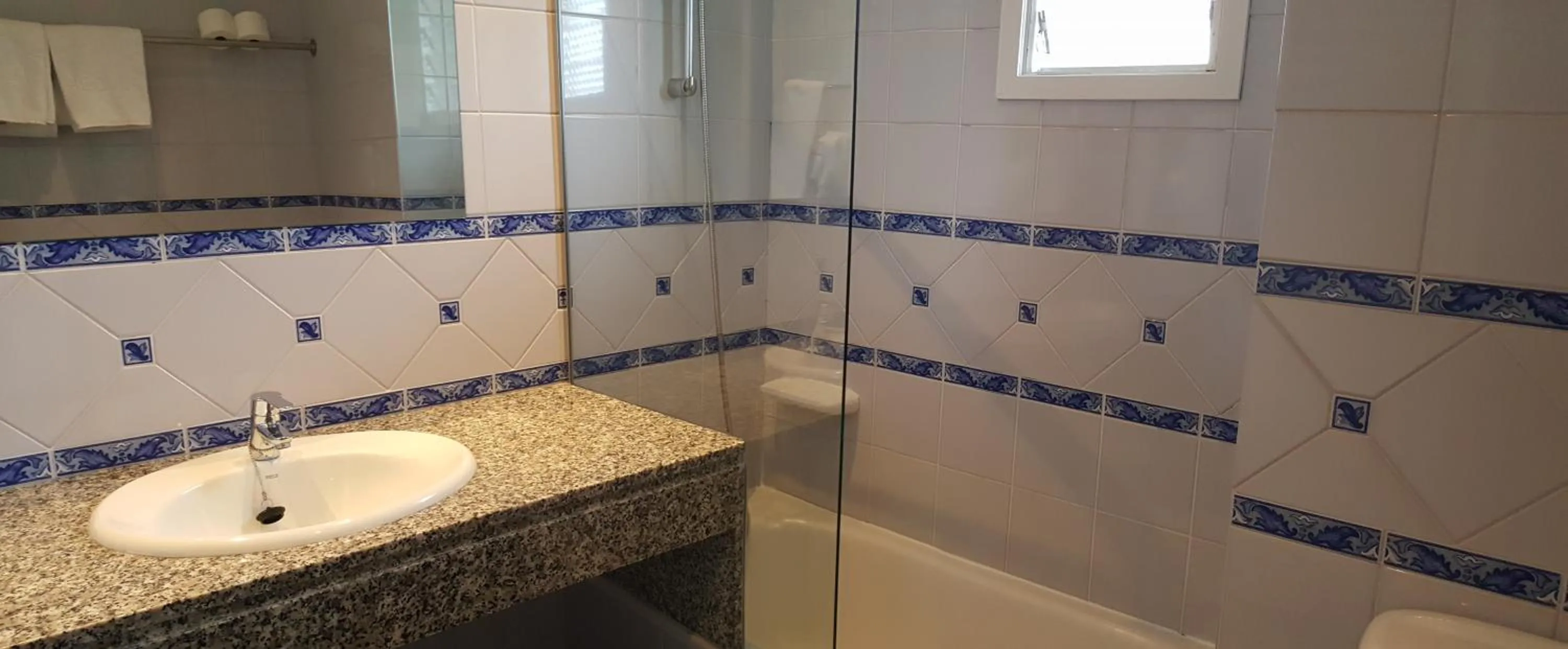 Shower in Hotel Pinos Playa