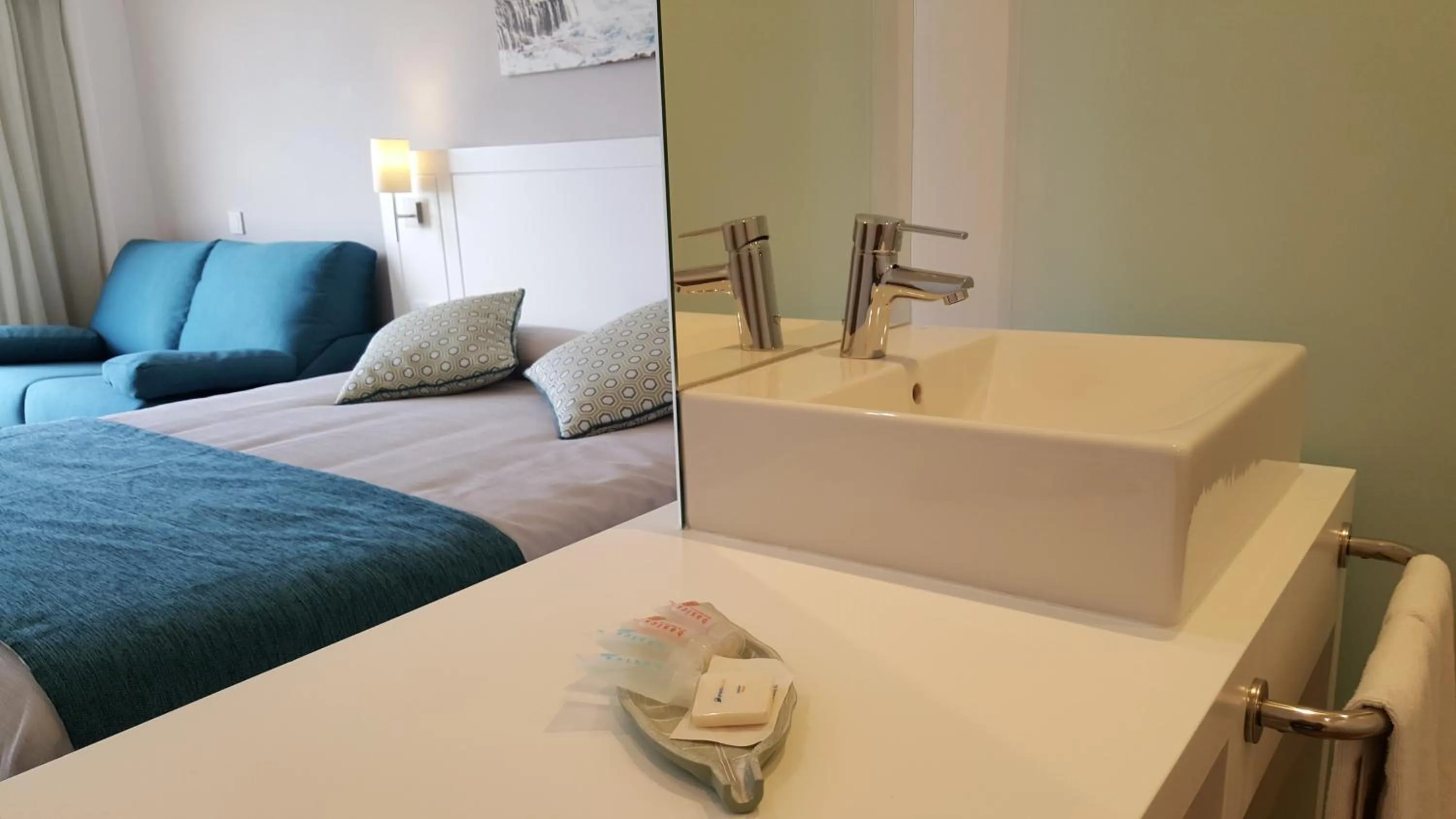 Bedroom in Hotel Pinos Playa