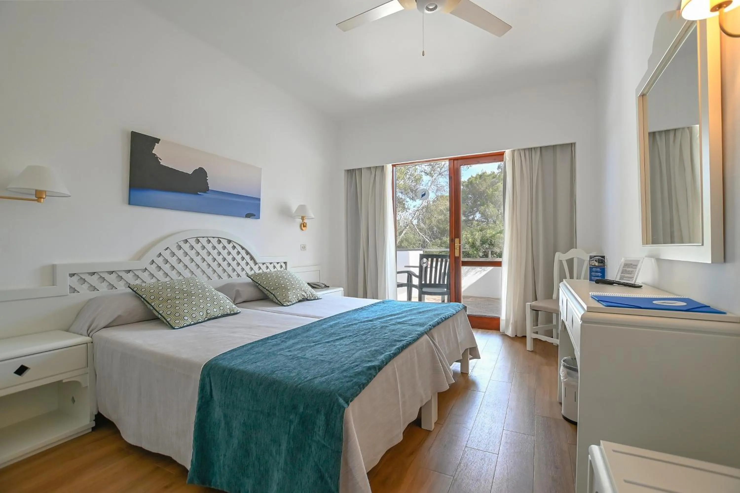 Photo of the whole room, Bed in Hotel Pinos Playa