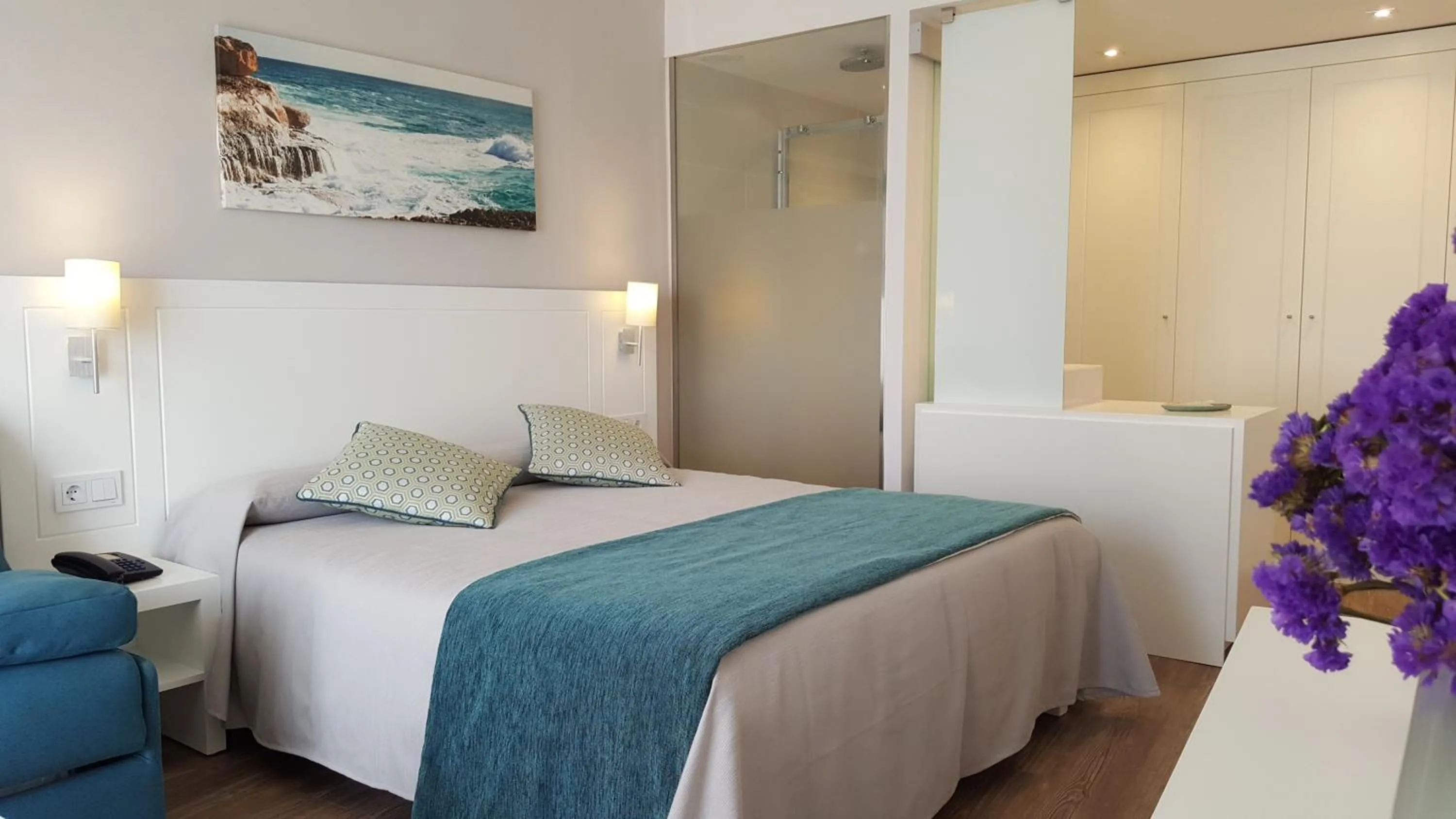 Bed in Hotel Pinos Playa