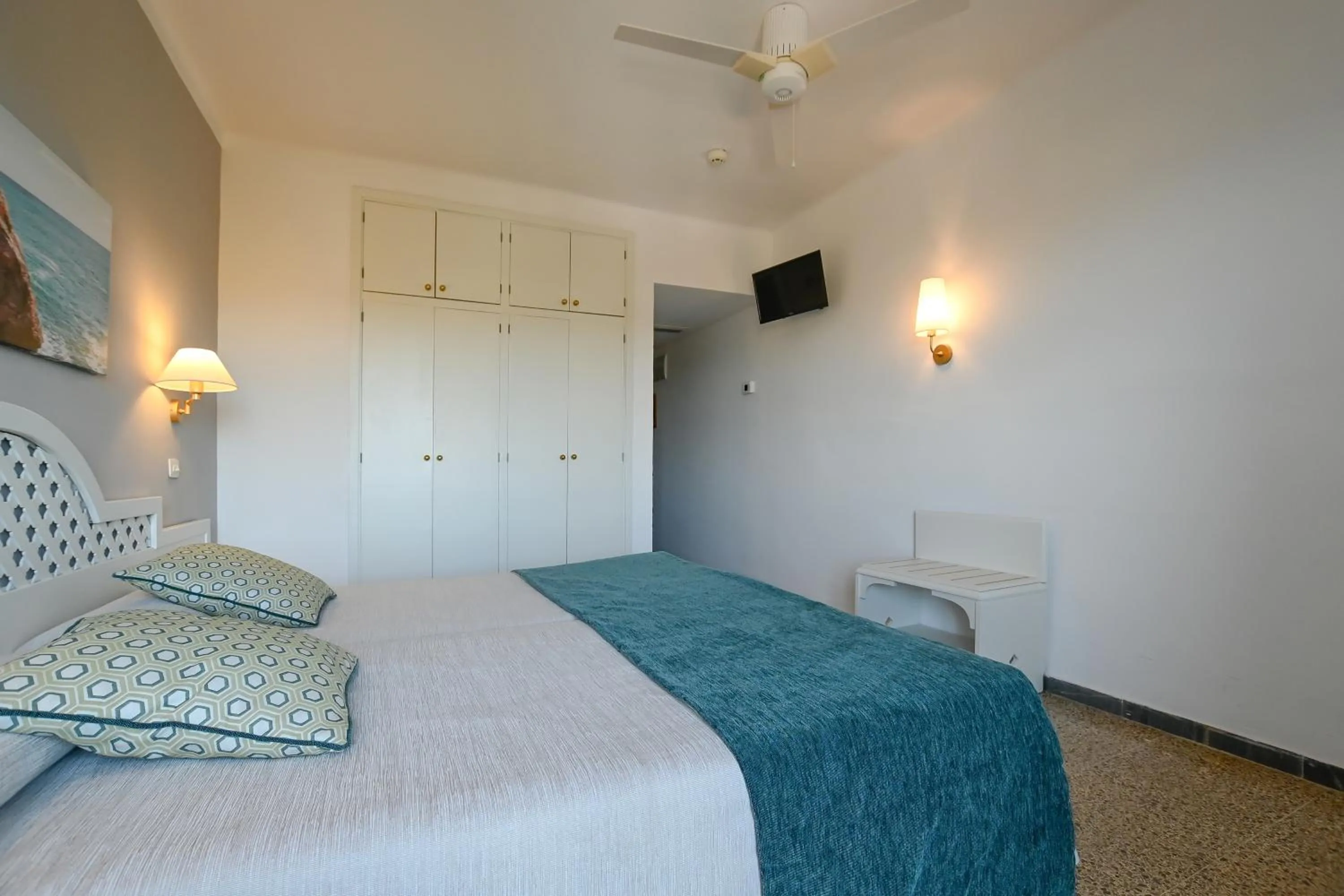 Photo of the whole room, Bed in Hotel Pinos Playa