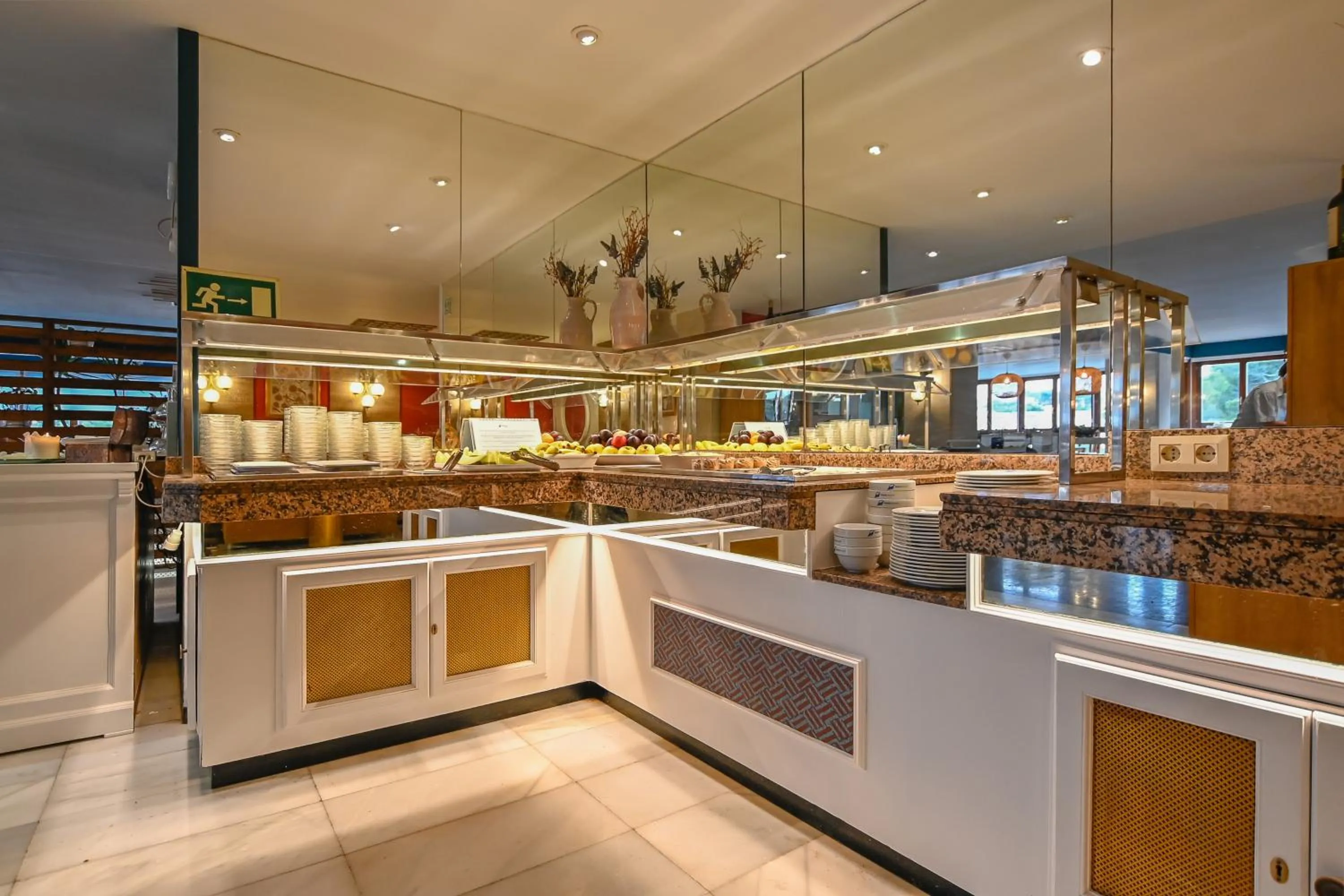 Restaurant/places to eat in Hotel Pinos Playa