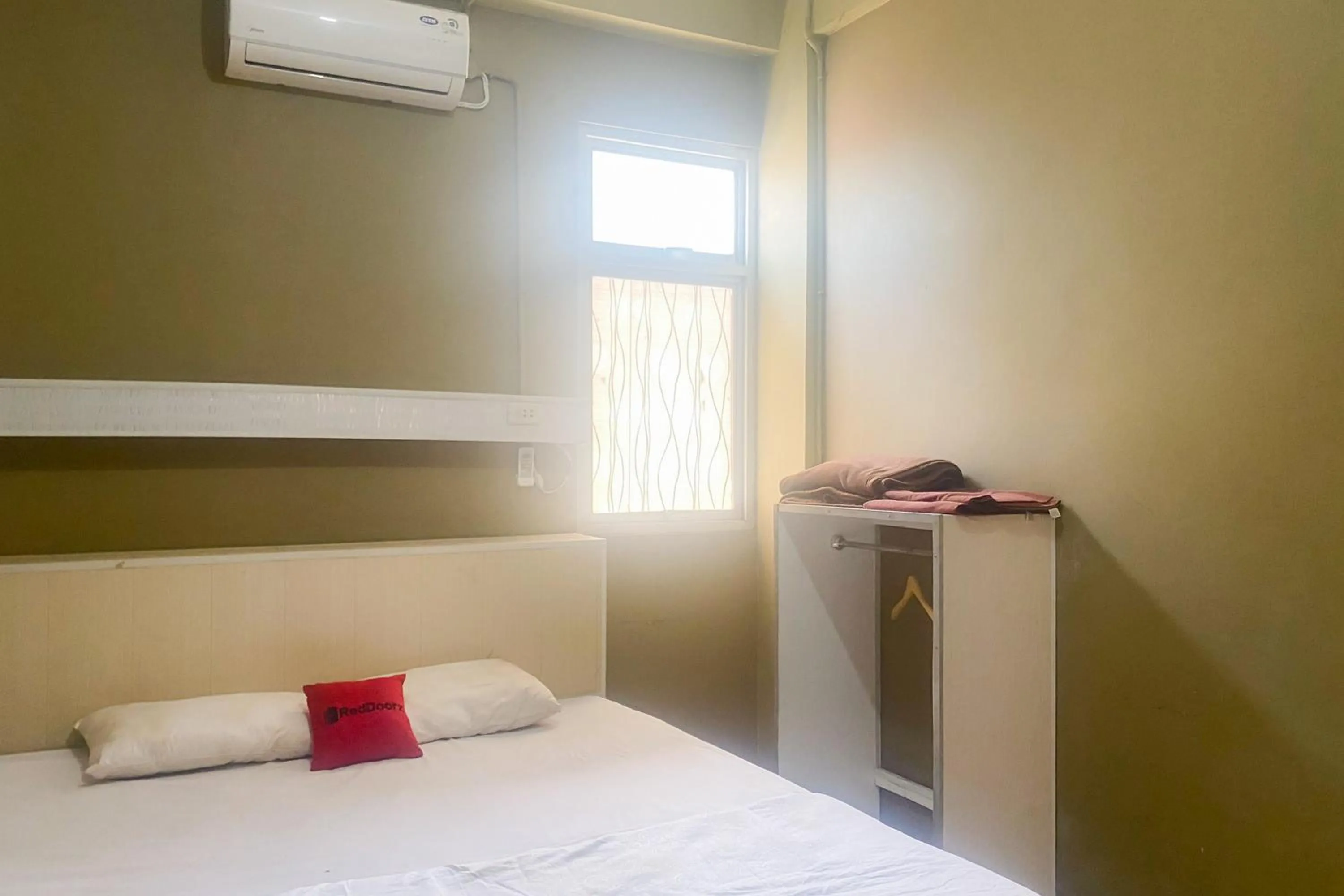 Bedroom, Bed in RedDoorz at Syariah Imah 2 Lampung