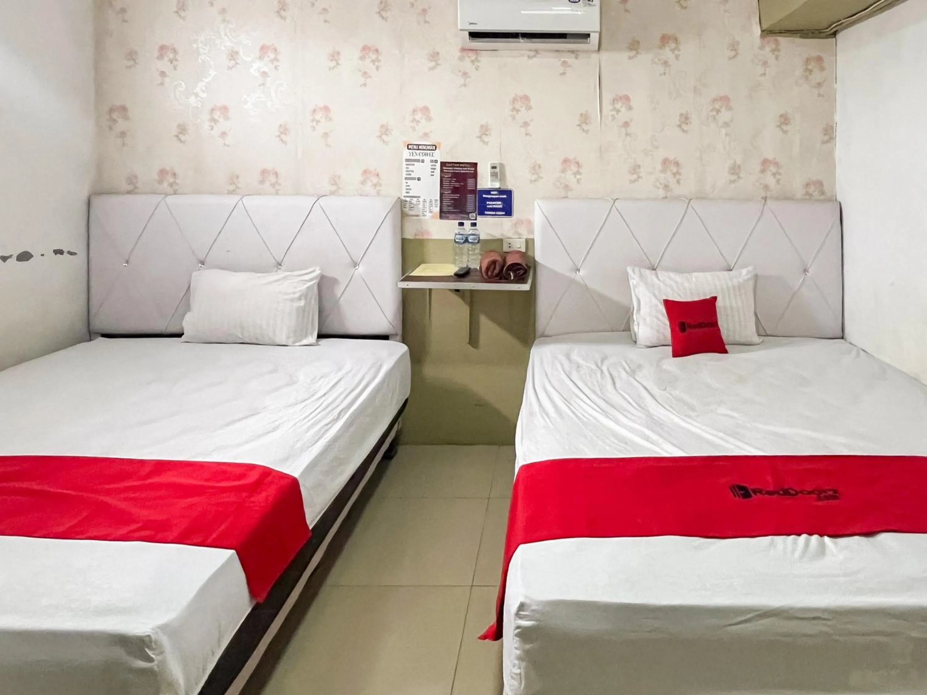 Bedroom, Bed in RedDoorz at Syariah Imah 2 Lampung